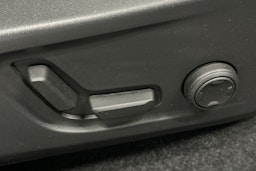 sininen Volvo EX40 2025 kuva 17.