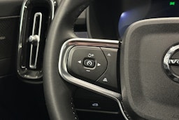 sininen Volvo EX40 2025 kuva 19.