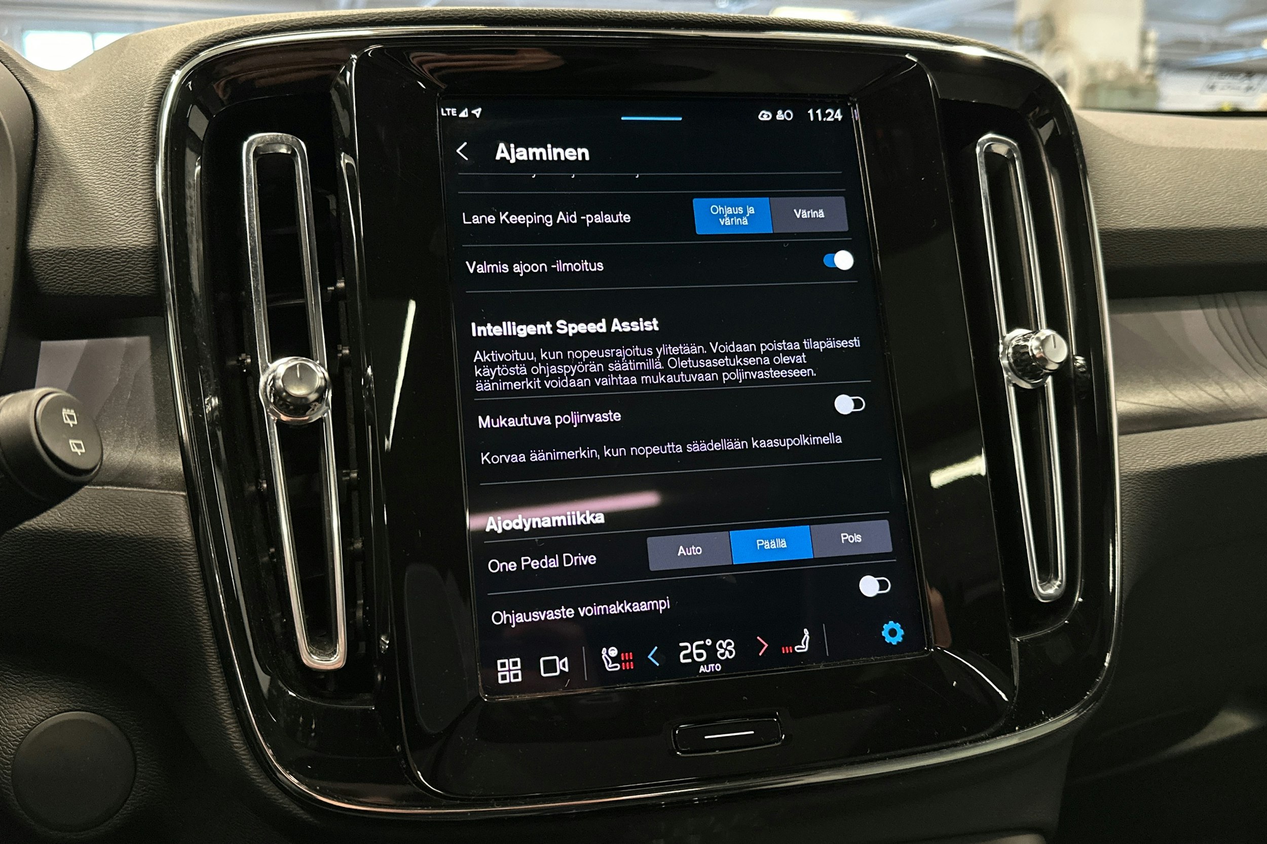 sininen Volvo EX40 2025 kuva 25.