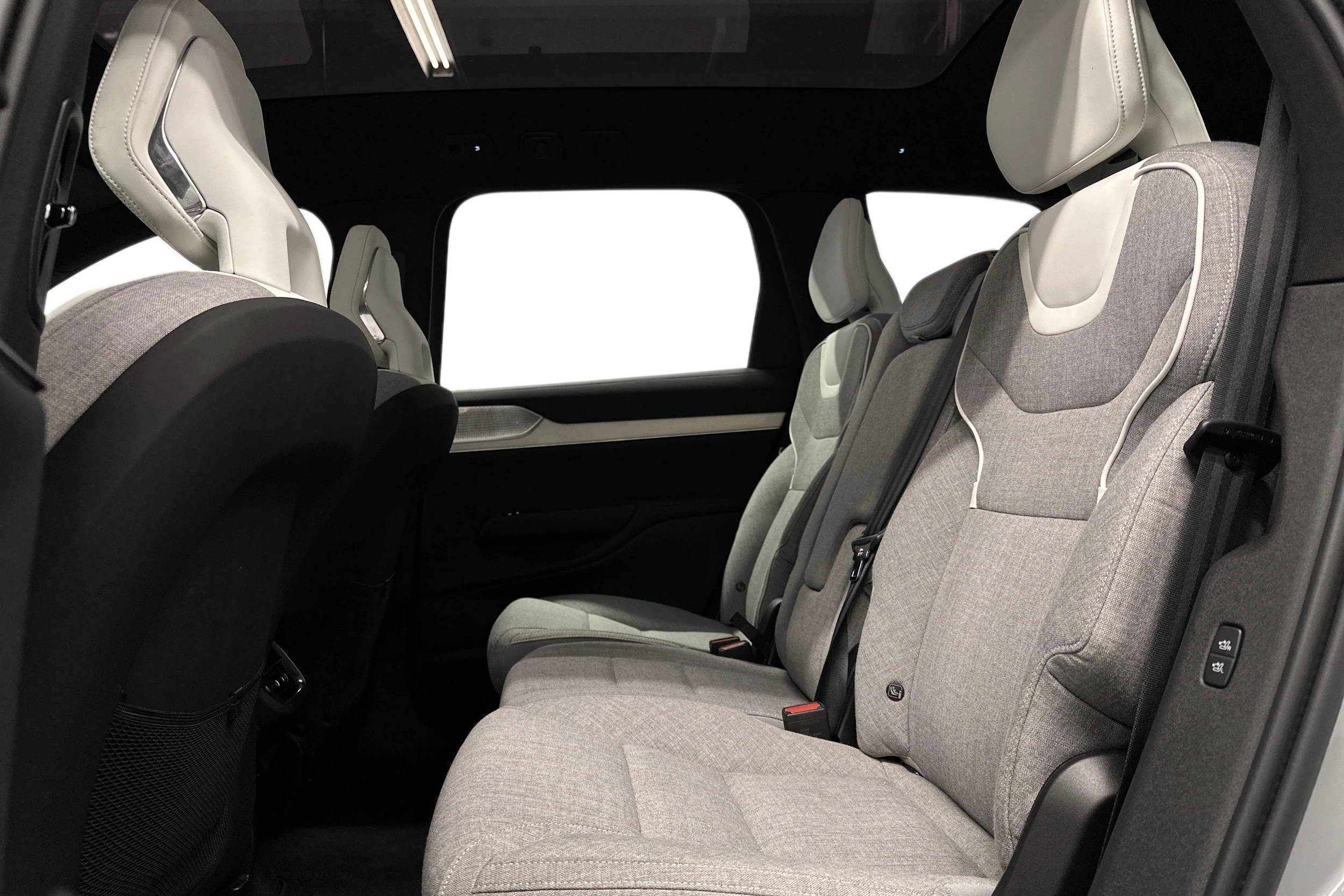 harmaa Volvo EX90 2025 kuva 11.