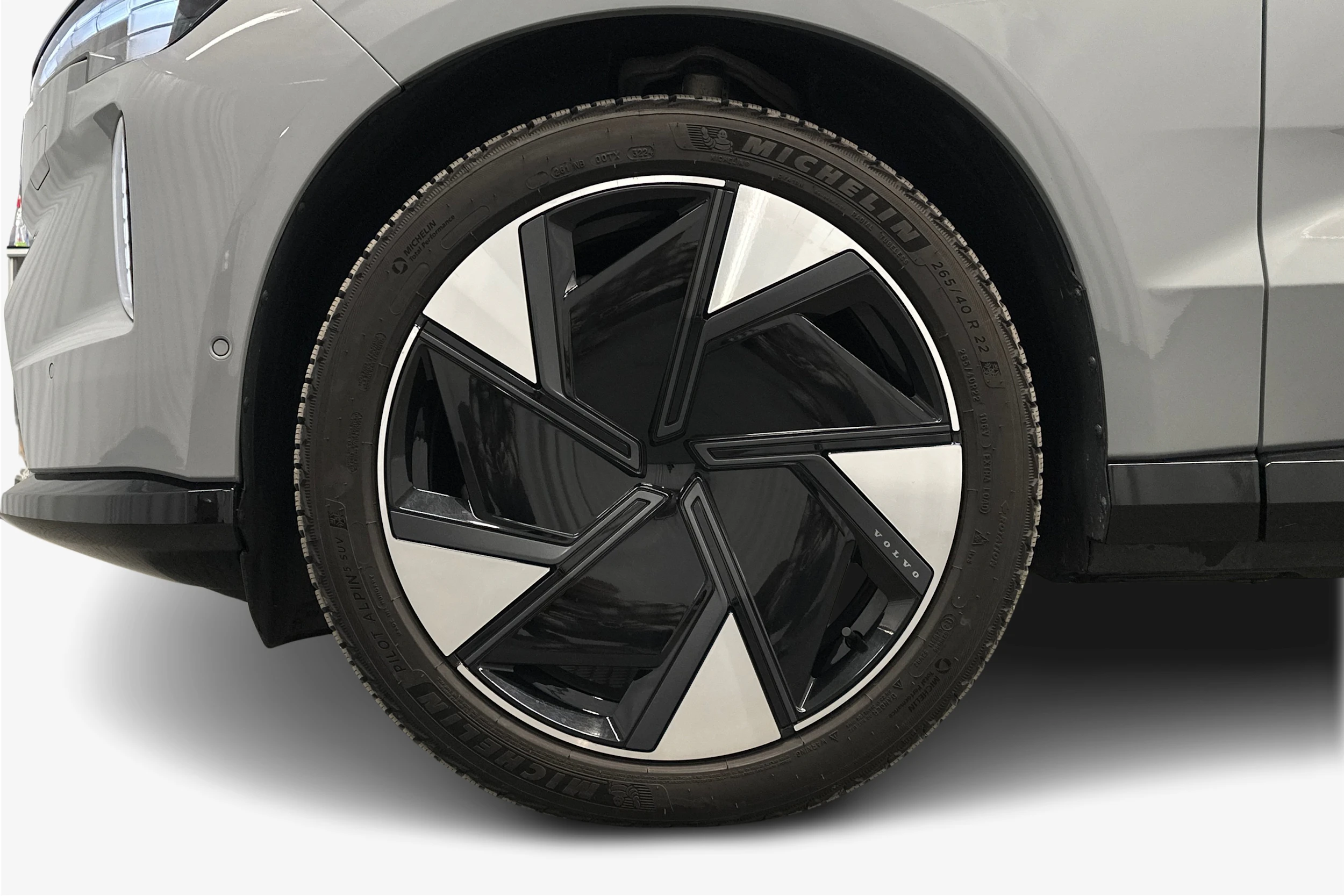harmaa Volvo EX90 2025 kuva 12.
