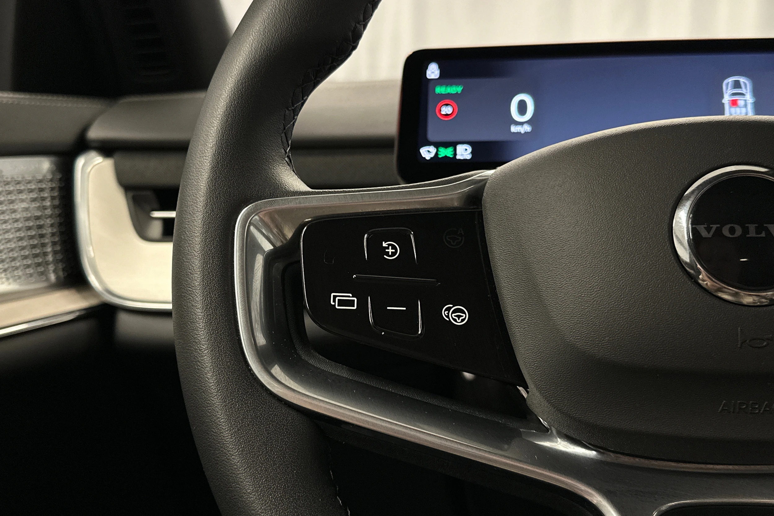 harmaa Volvo EX90 2025 kuva 15.