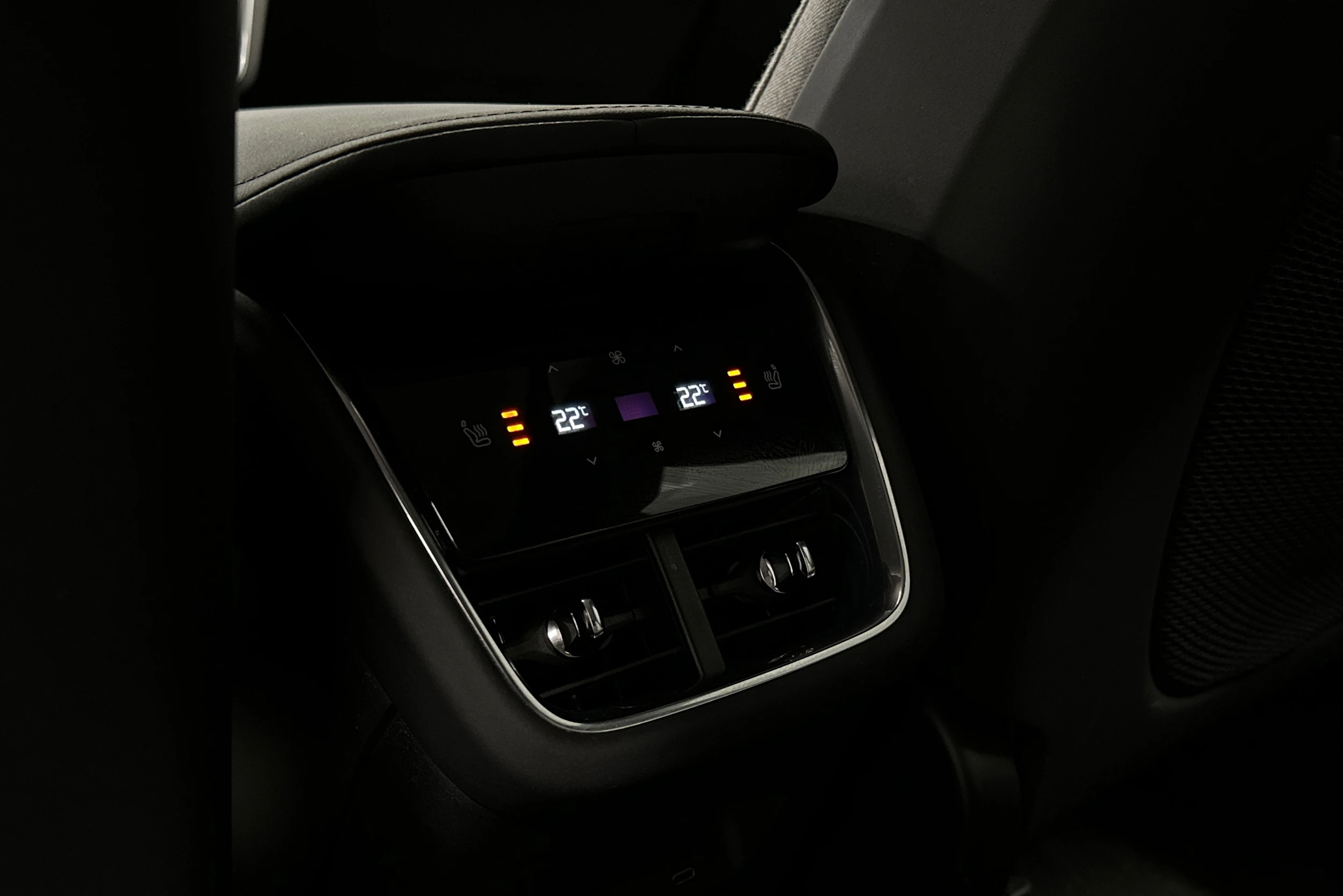 harmaa Volvo EX90 2025 kuva 29.