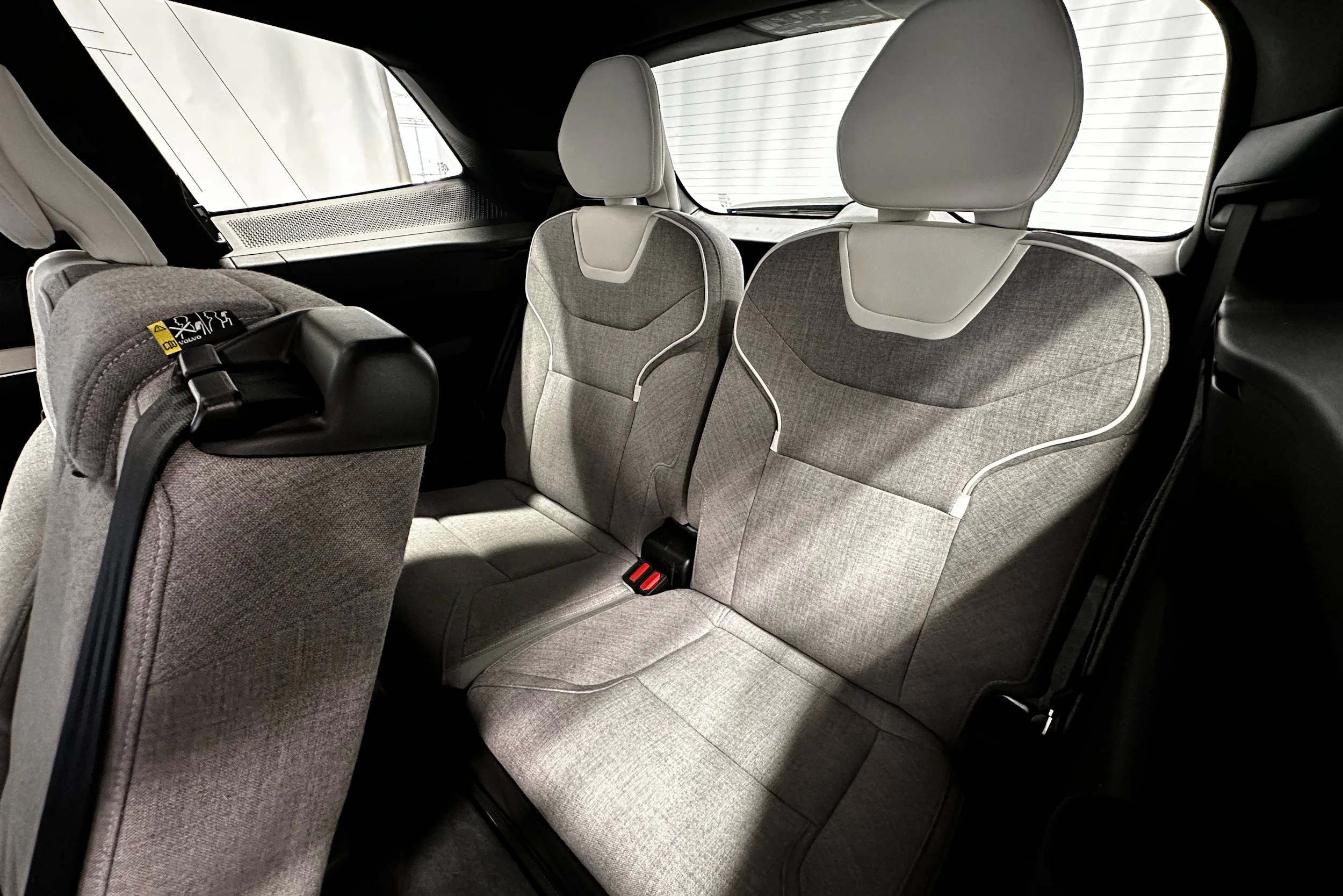 harmaa Volvo EX90 2025 kuva 31.