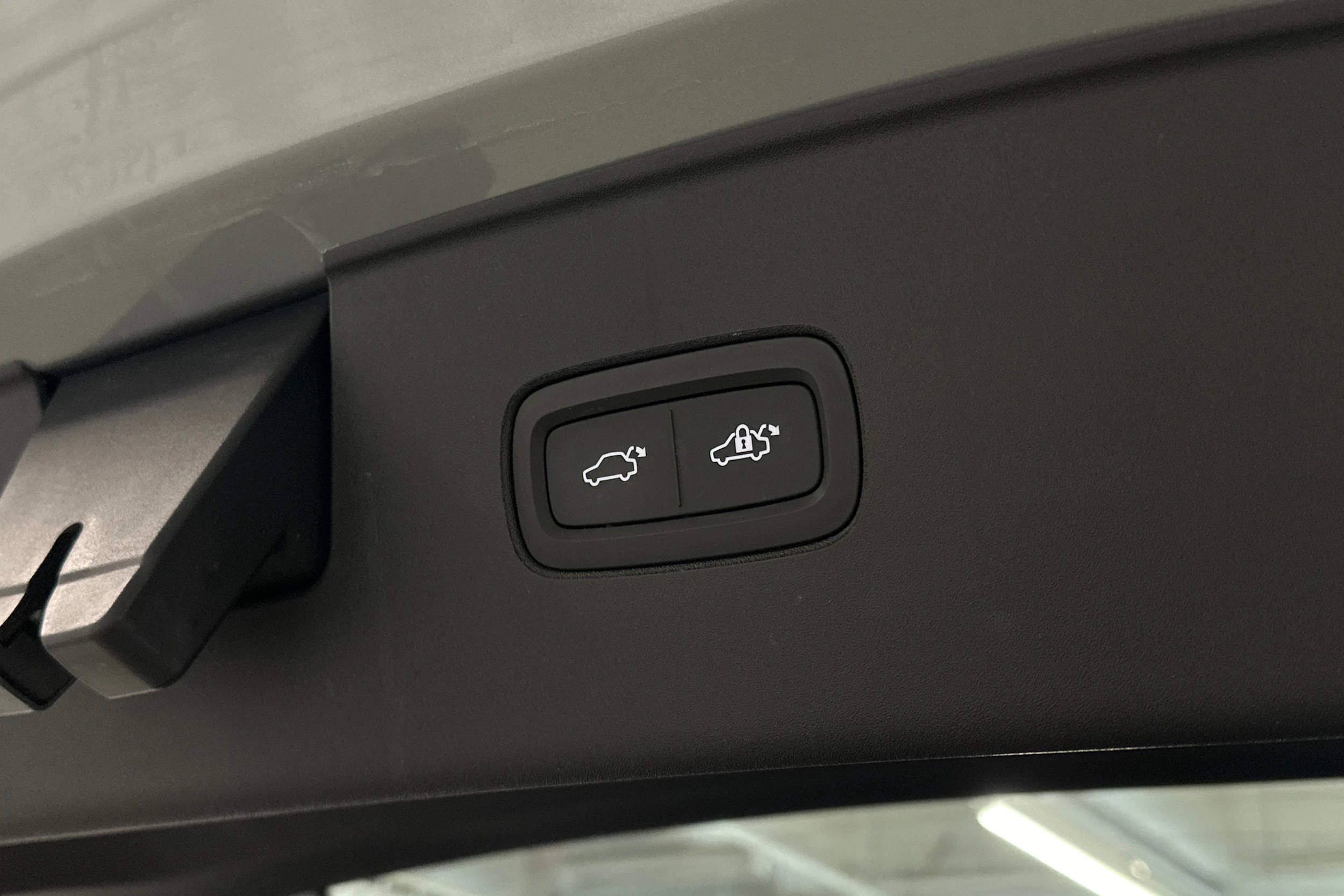 harmaa Volvo EX90 2025 kuva 33.