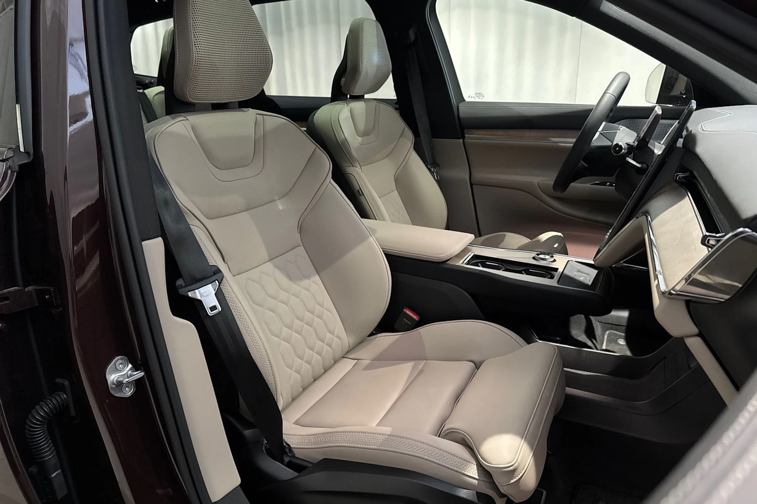 ruskea (beige) Volvo EX90 2026 kuva 21.