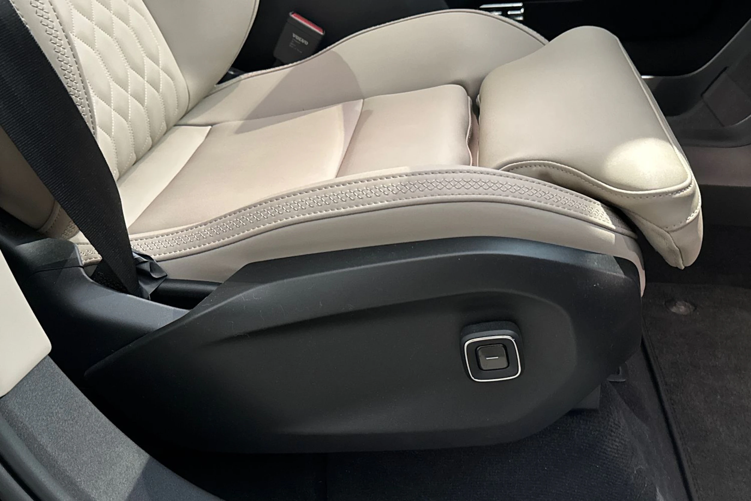 ruskea (beige) Volvo EX90 2026 kuva 22.