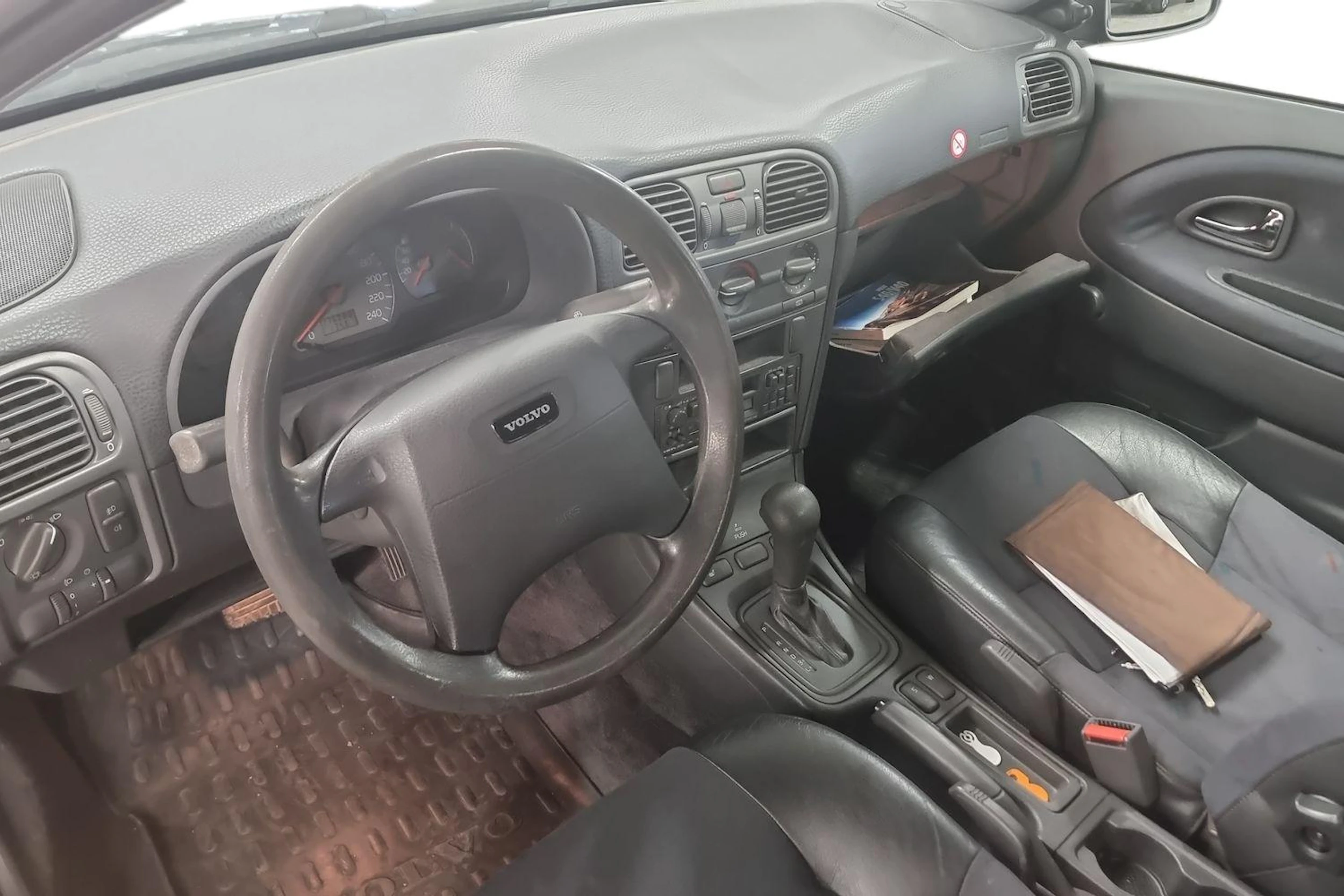 Vihreä Volvo S40 1997 kuva 6.