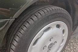 Vihreä Volvo S40 1997 kuva 10.