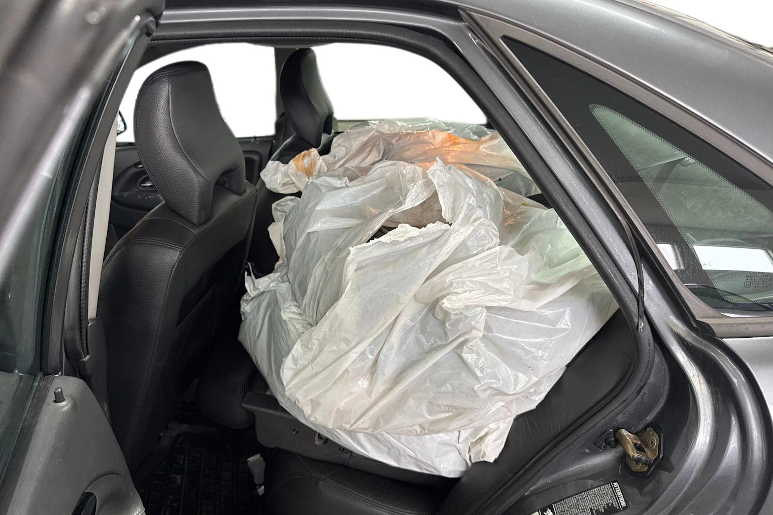 Harmaa Volvo S40 2003 kuva 8.