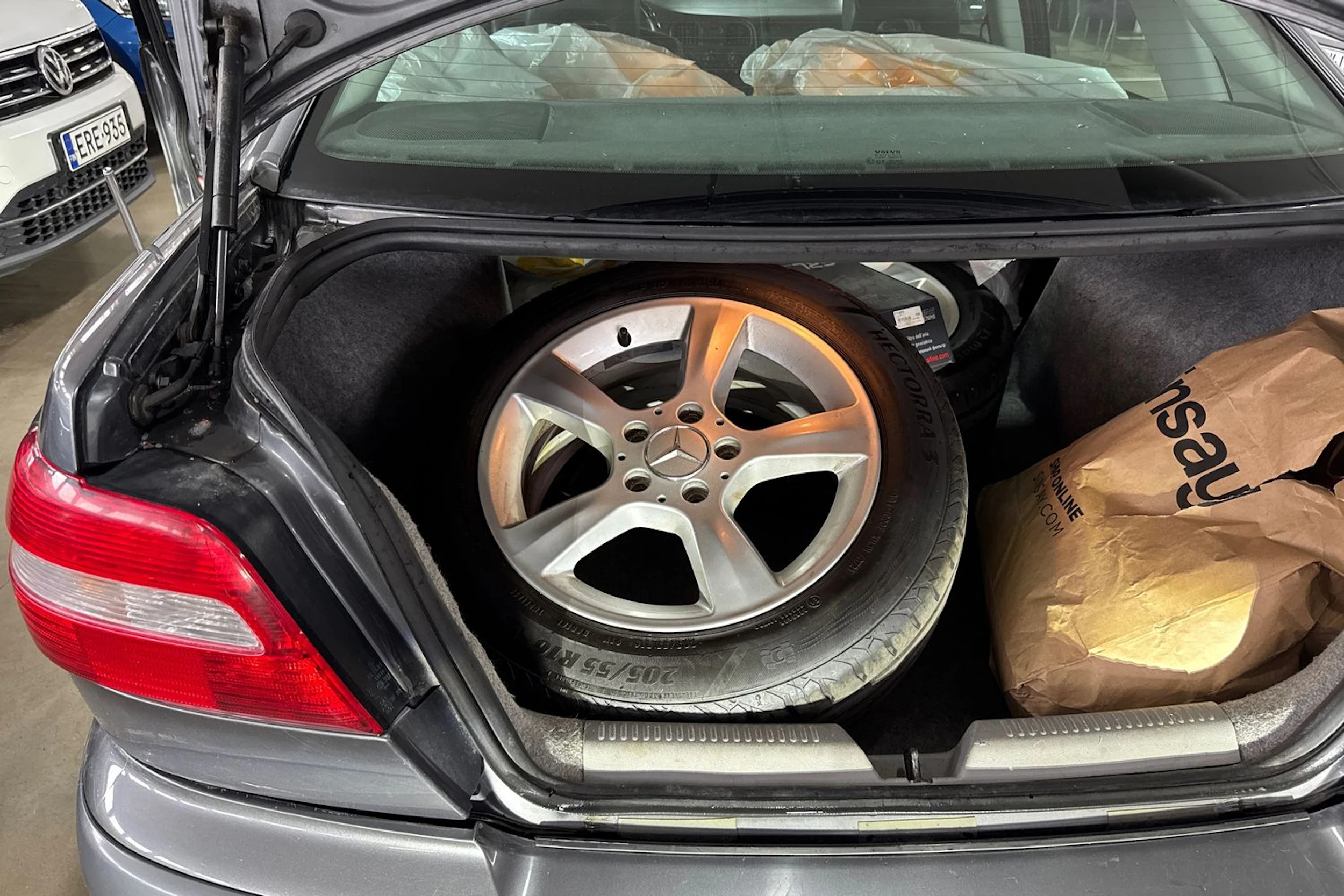 Harmaa Volvo S40 2003 kuva 10.