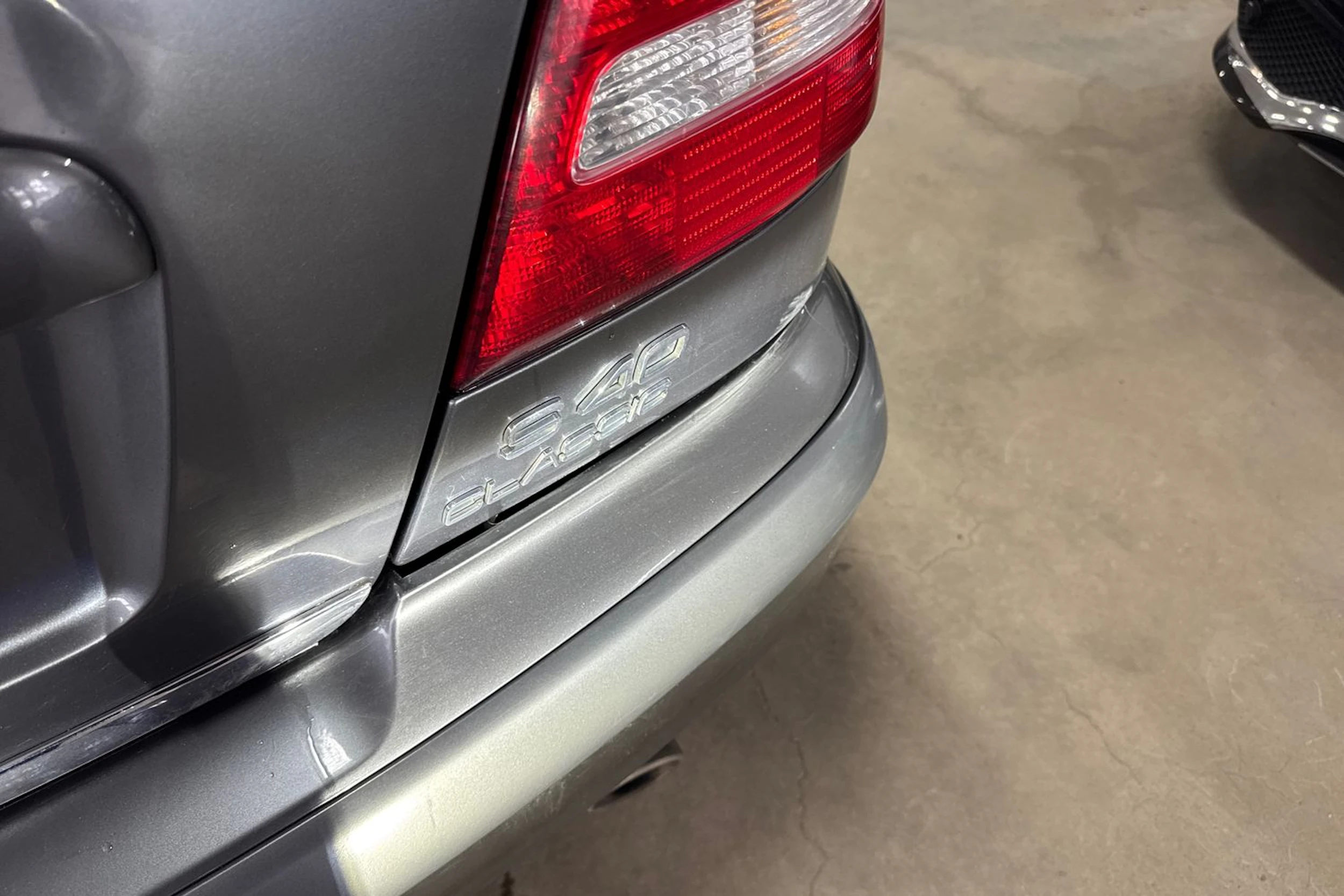 Harmaa Volvo S40 2003 kuva 14.