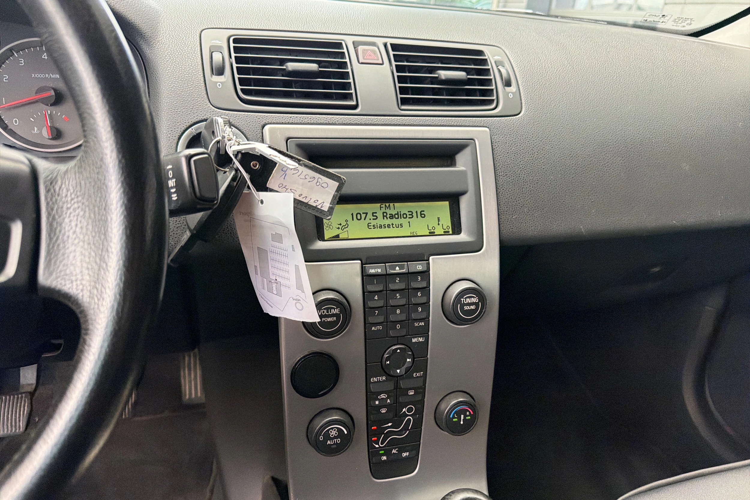 Musta Volvo S40 2005 kuva 13.
