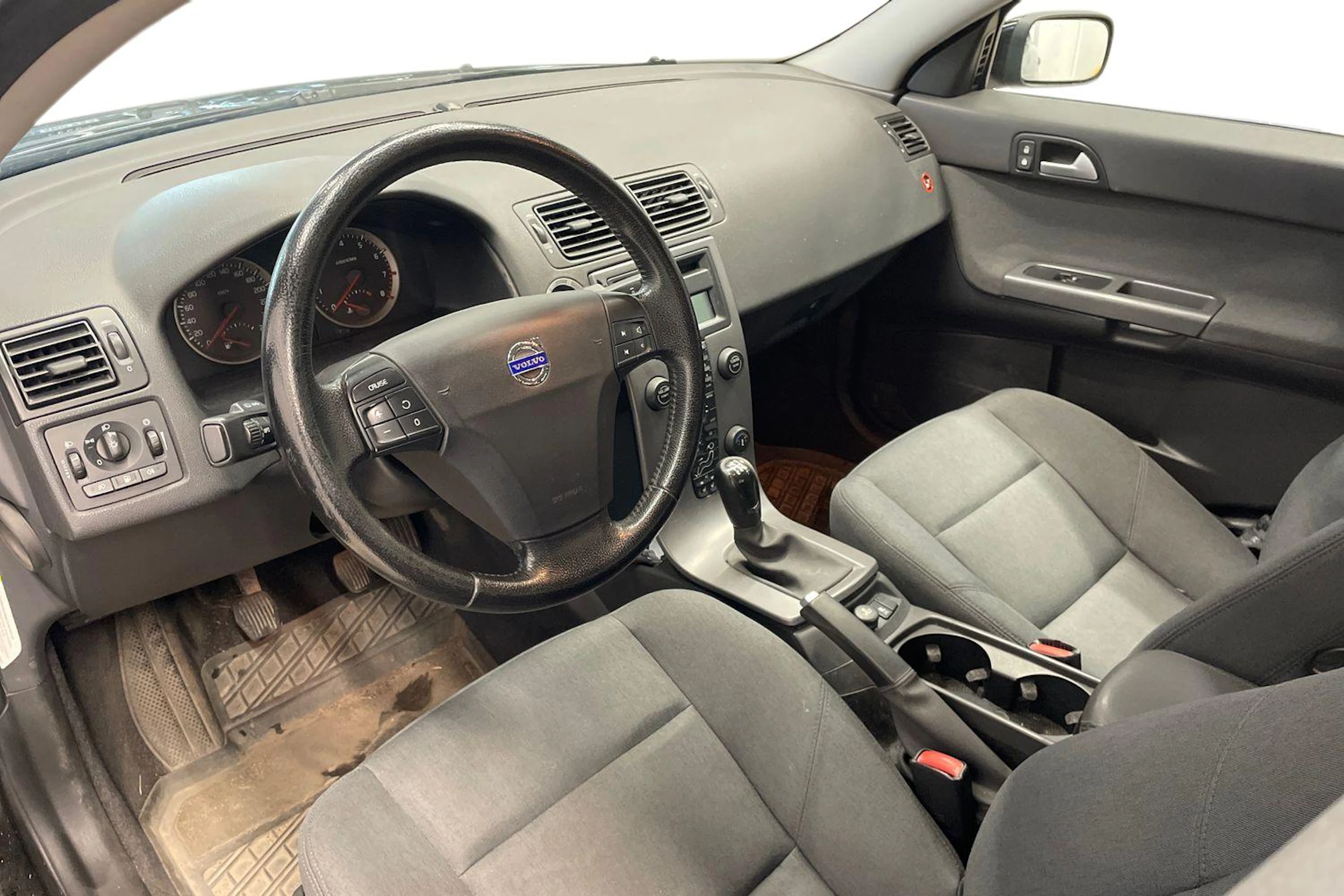 Musta Volvo S40 2005 kuva 6.