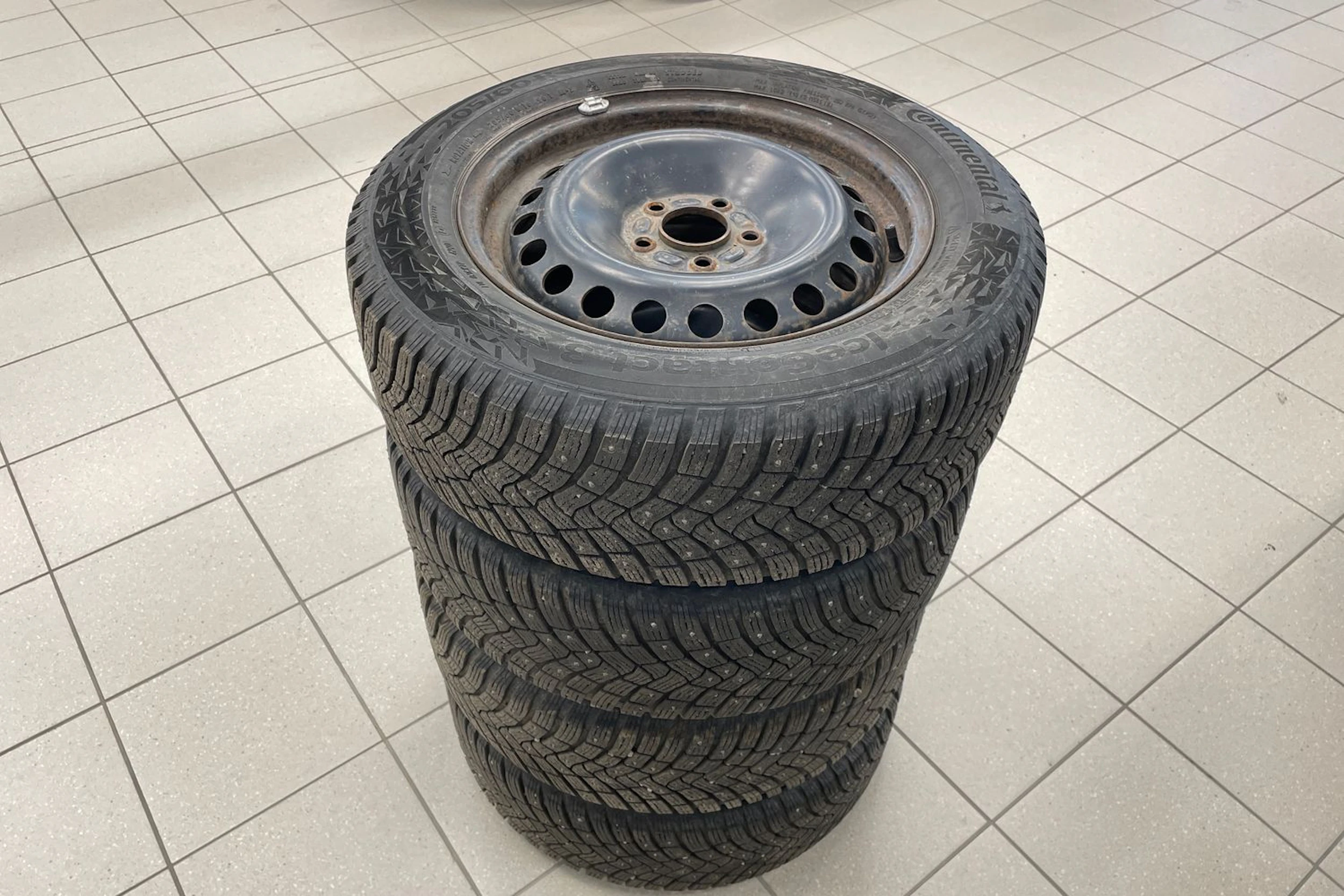 Musta Volvo S40 2005 kuva 10.