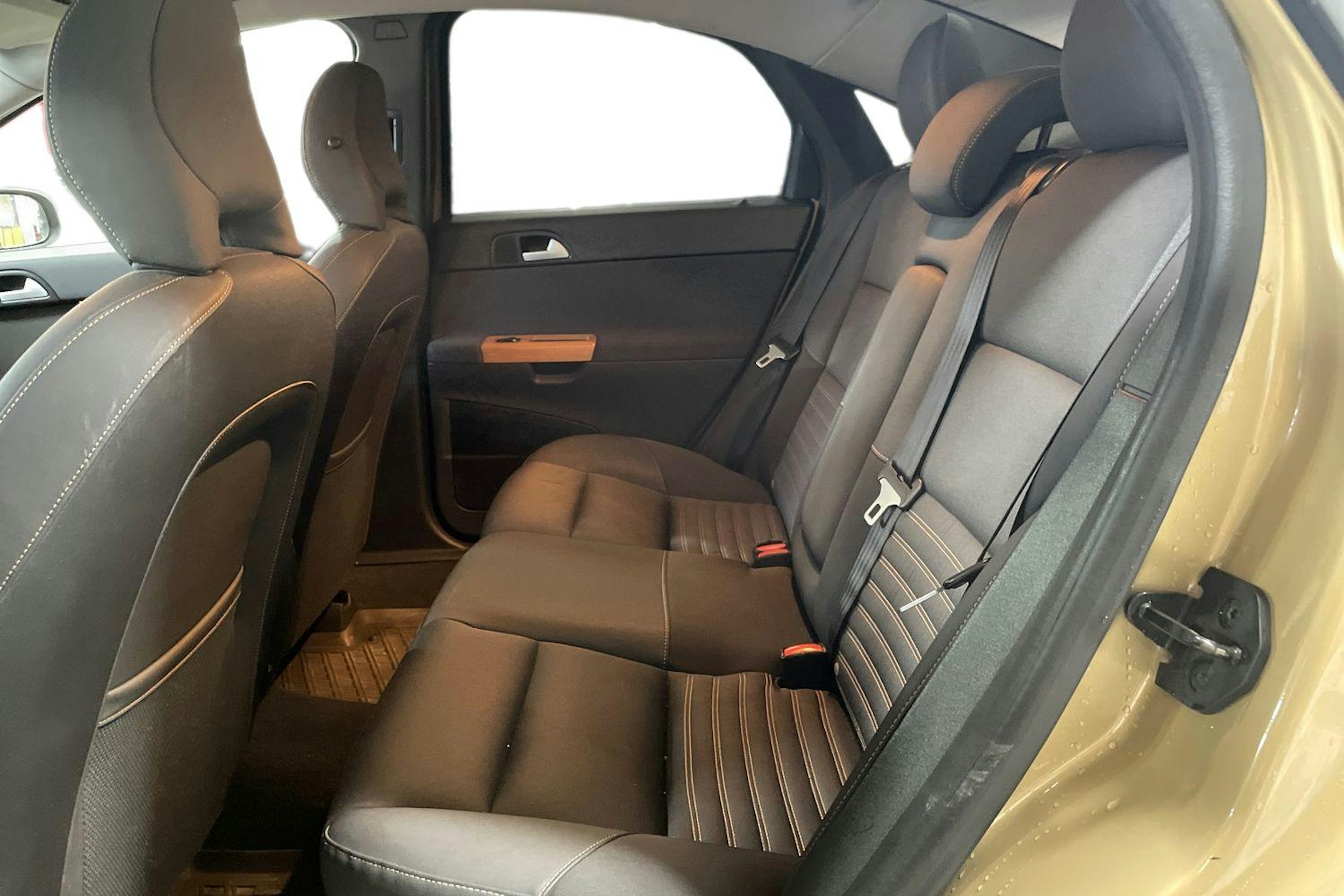 ruskea (beige) Volvo S40 2008 kuva 8.