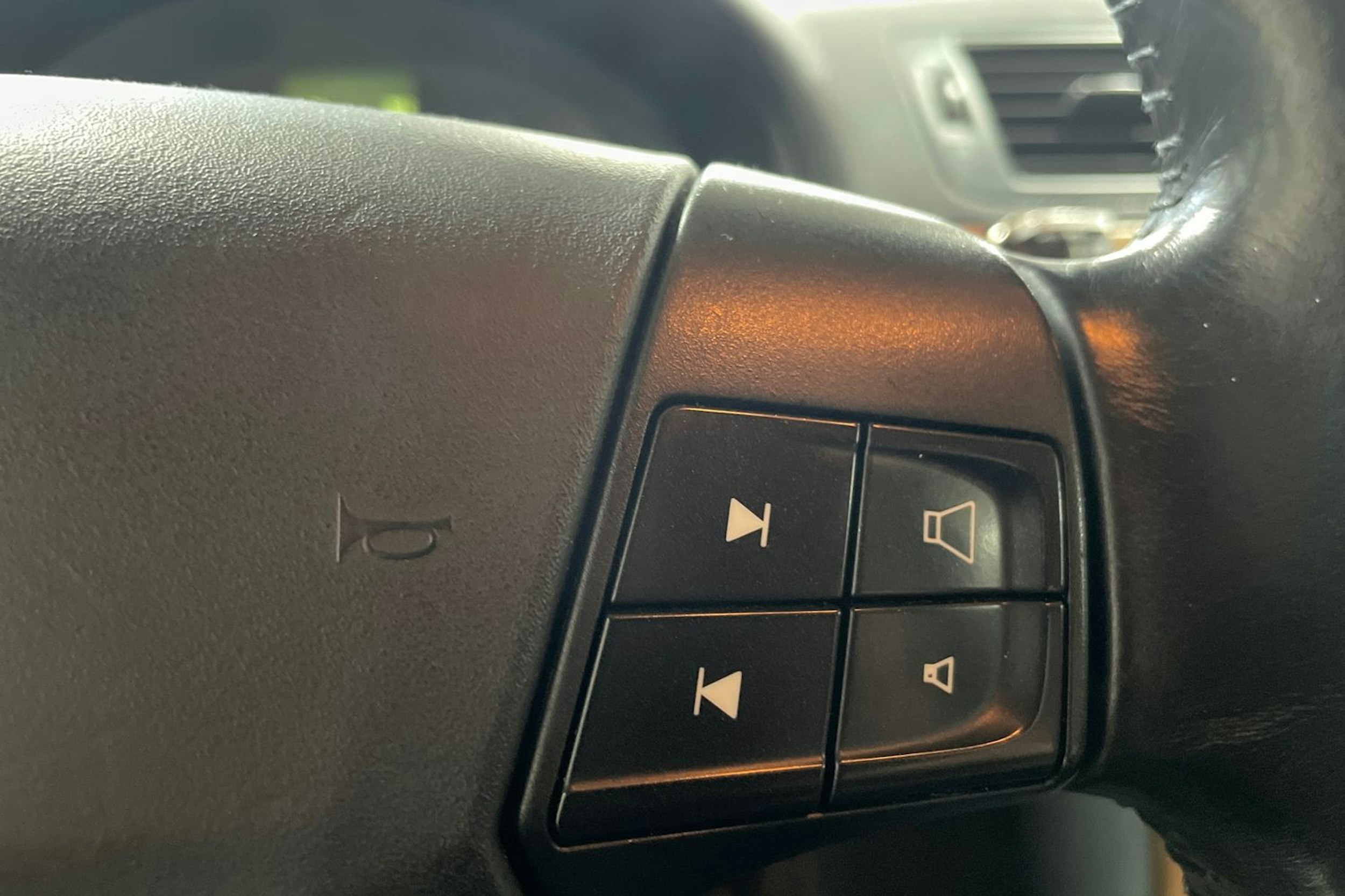 ruskea (beige) Volvo S40 2008 kuva 13.