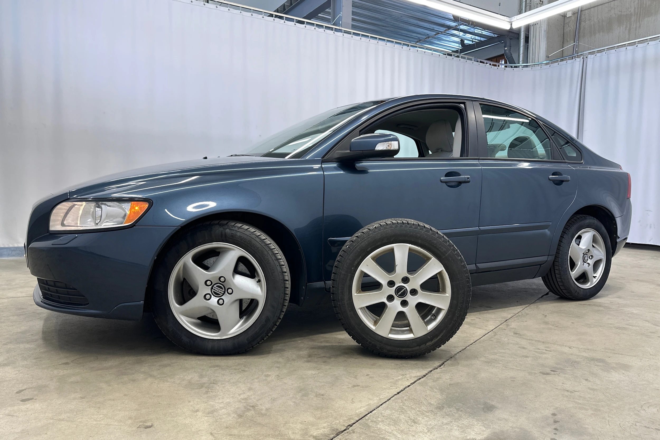 sininen Volvo S40 2008 kuva 23.