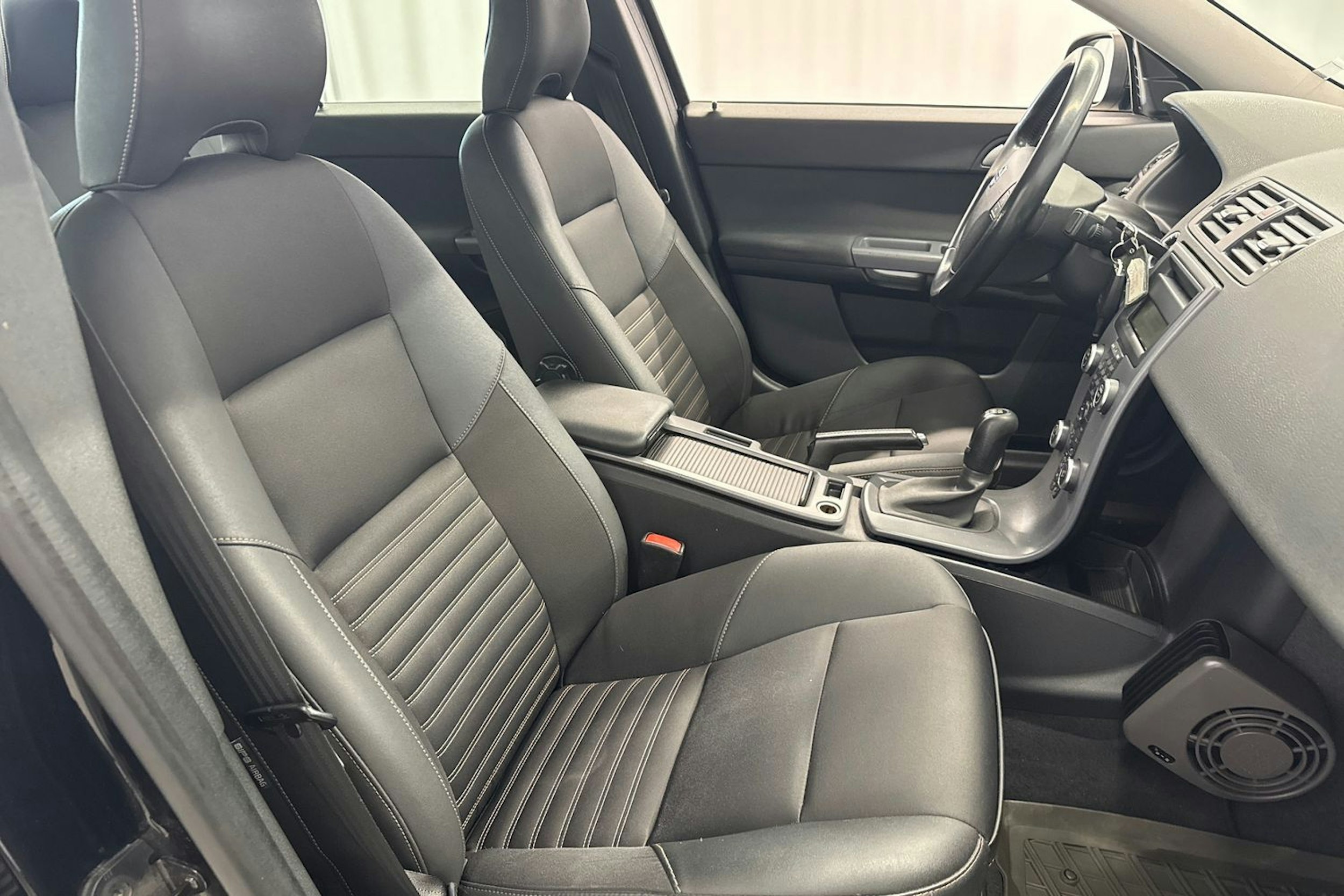 musta Volvo S40 2008 kuva 16.