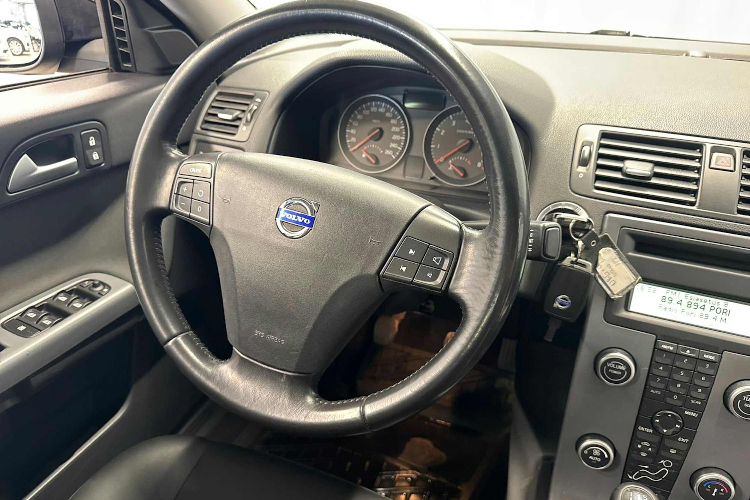 musta Volvo S40 2008 kuva 17.