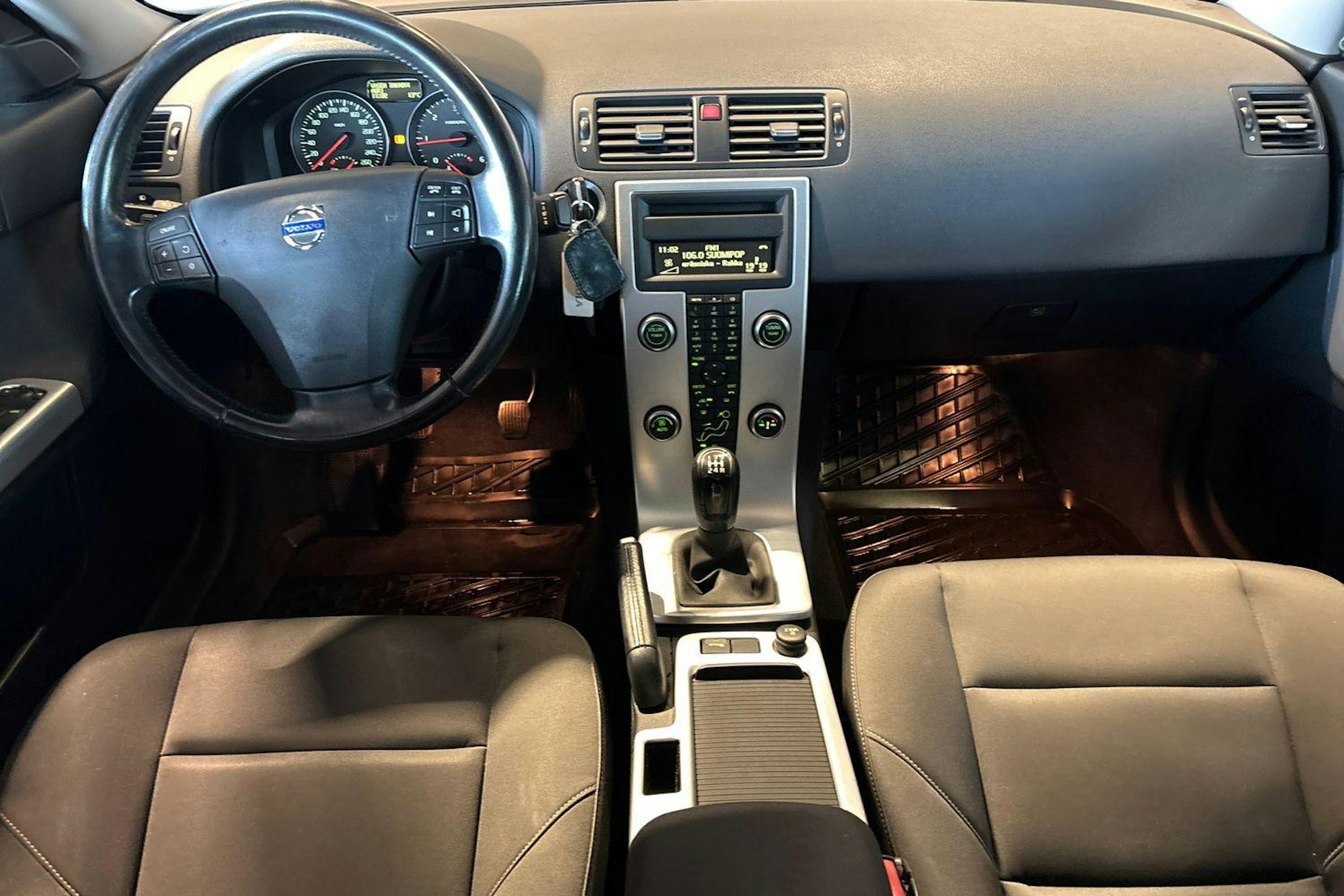 Musta Volvo S40 2010 kuva 9.