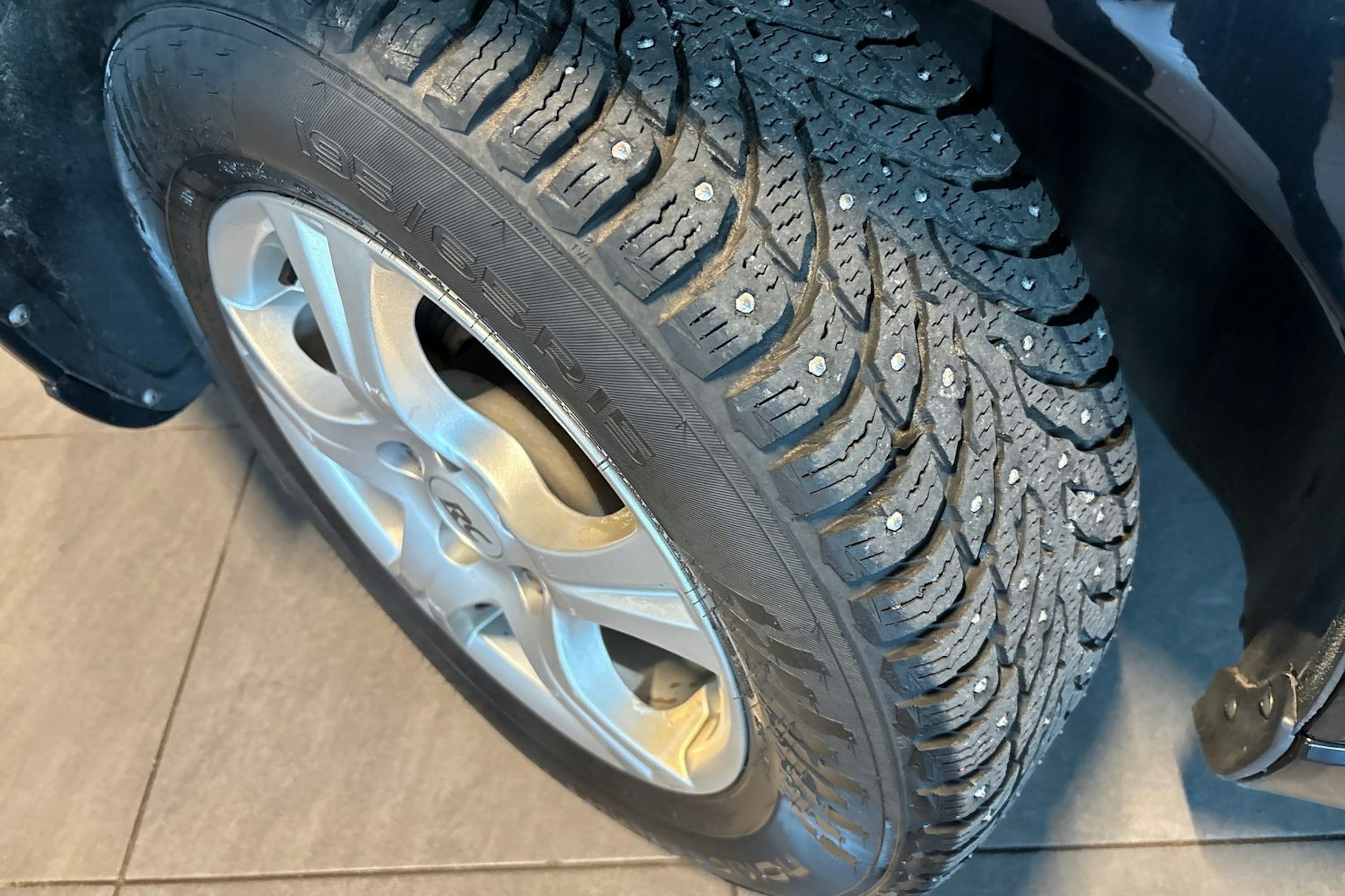 Musta Volvo S40 2010 kuva 13.