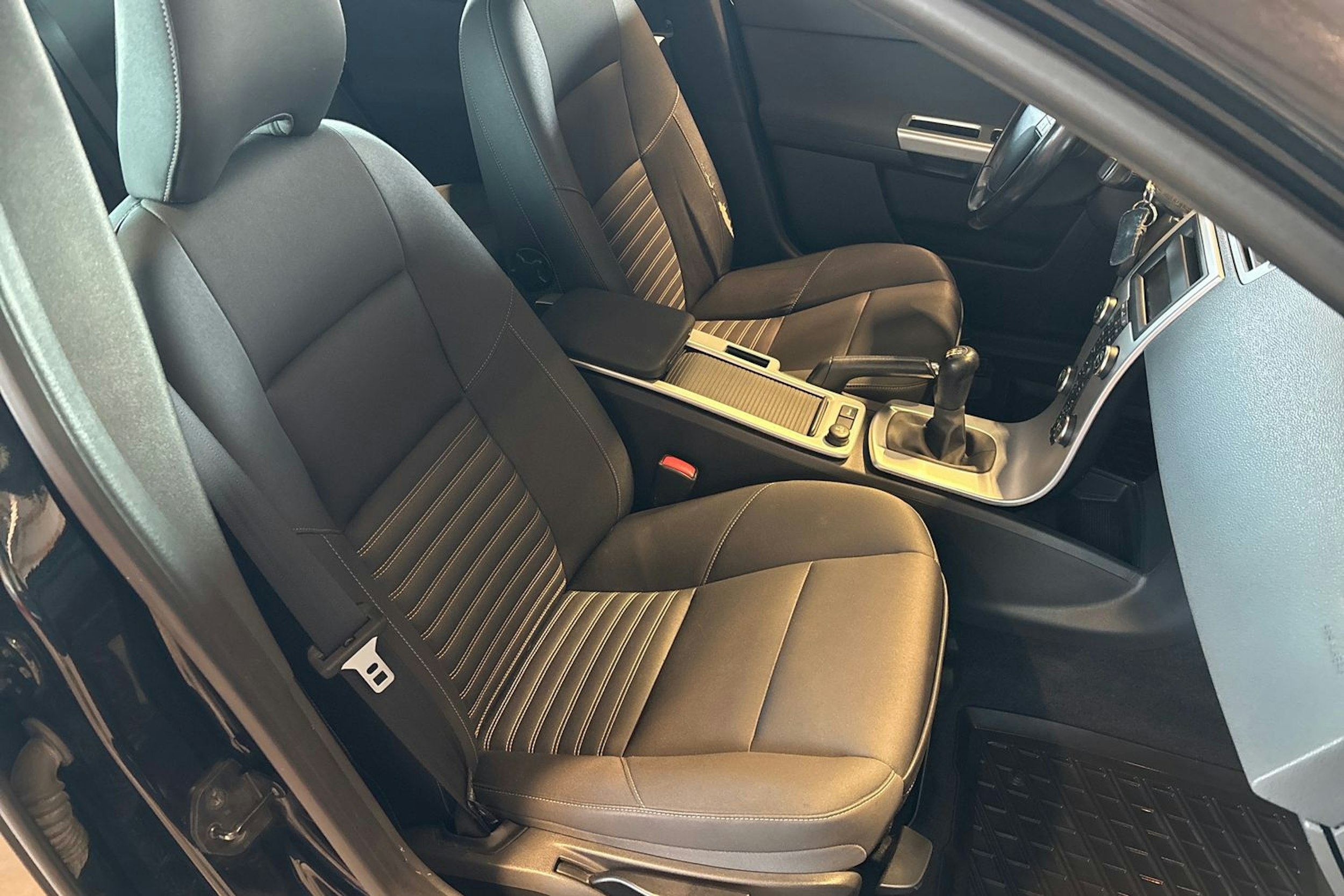 Musta Volvo S40 2010 kuva 18.