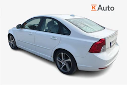 valkoinen Volvo S40 2010 kuva 2.