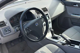 valkoinen Volvo S40 2010 kuva 3.