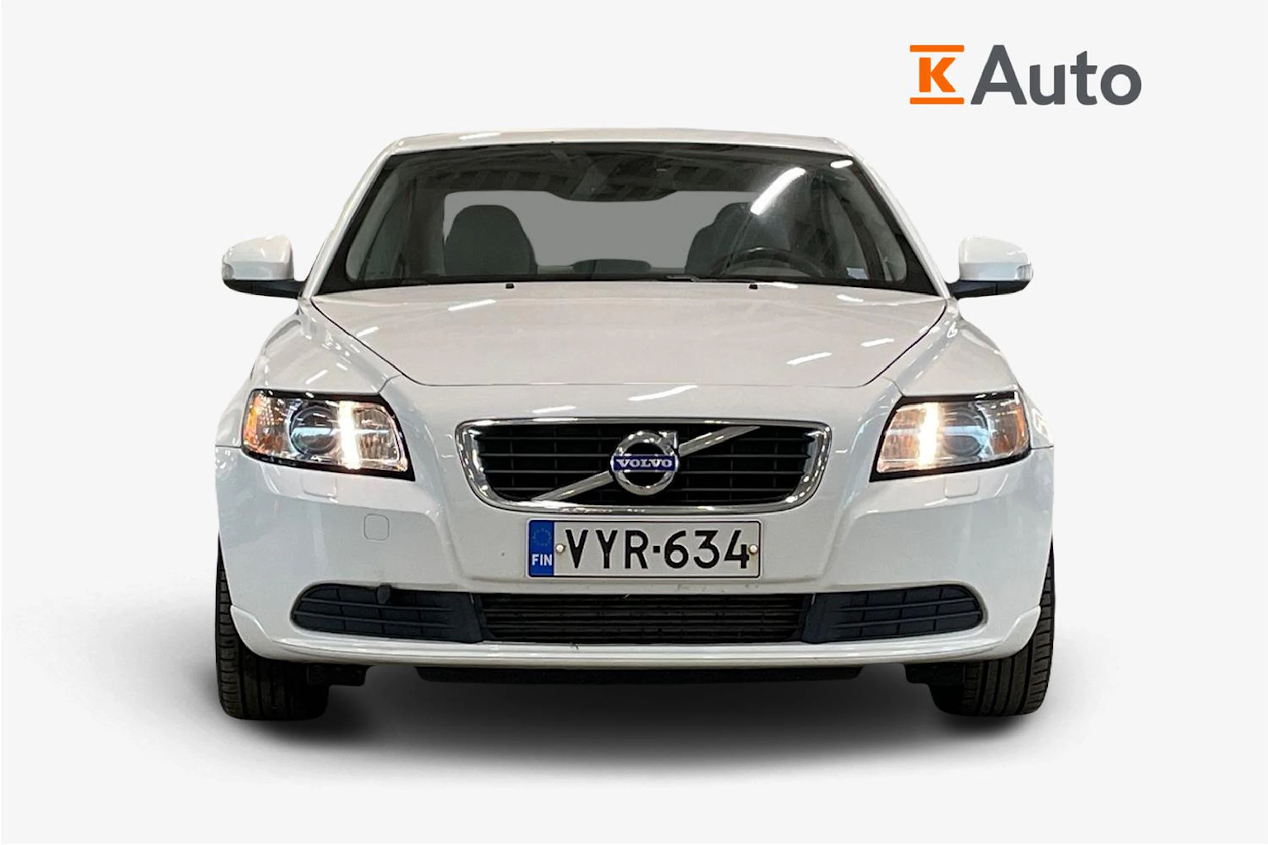 valkoinen Volvo S40 2011 kuva 4.