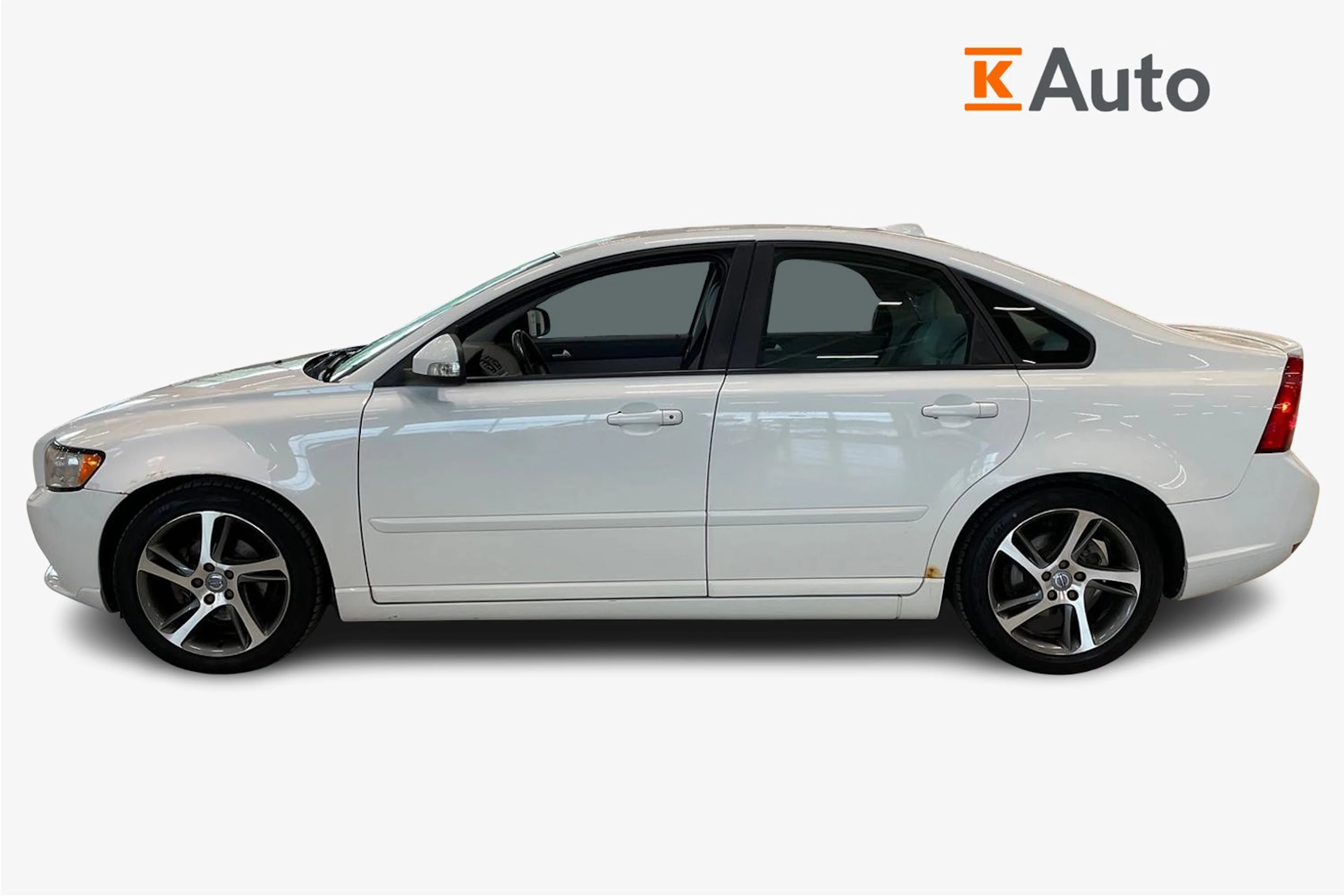 valkoinen Volvo S40 2011 kuva 5.