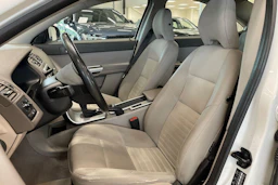valkoinen Volvo S40 2011 kuva 11.