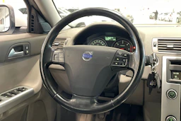 valkoinen Volvo S40 2011 kuva 12.