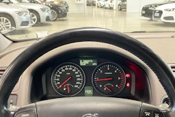valkoinen Volvo S40 2011 kuva 13.