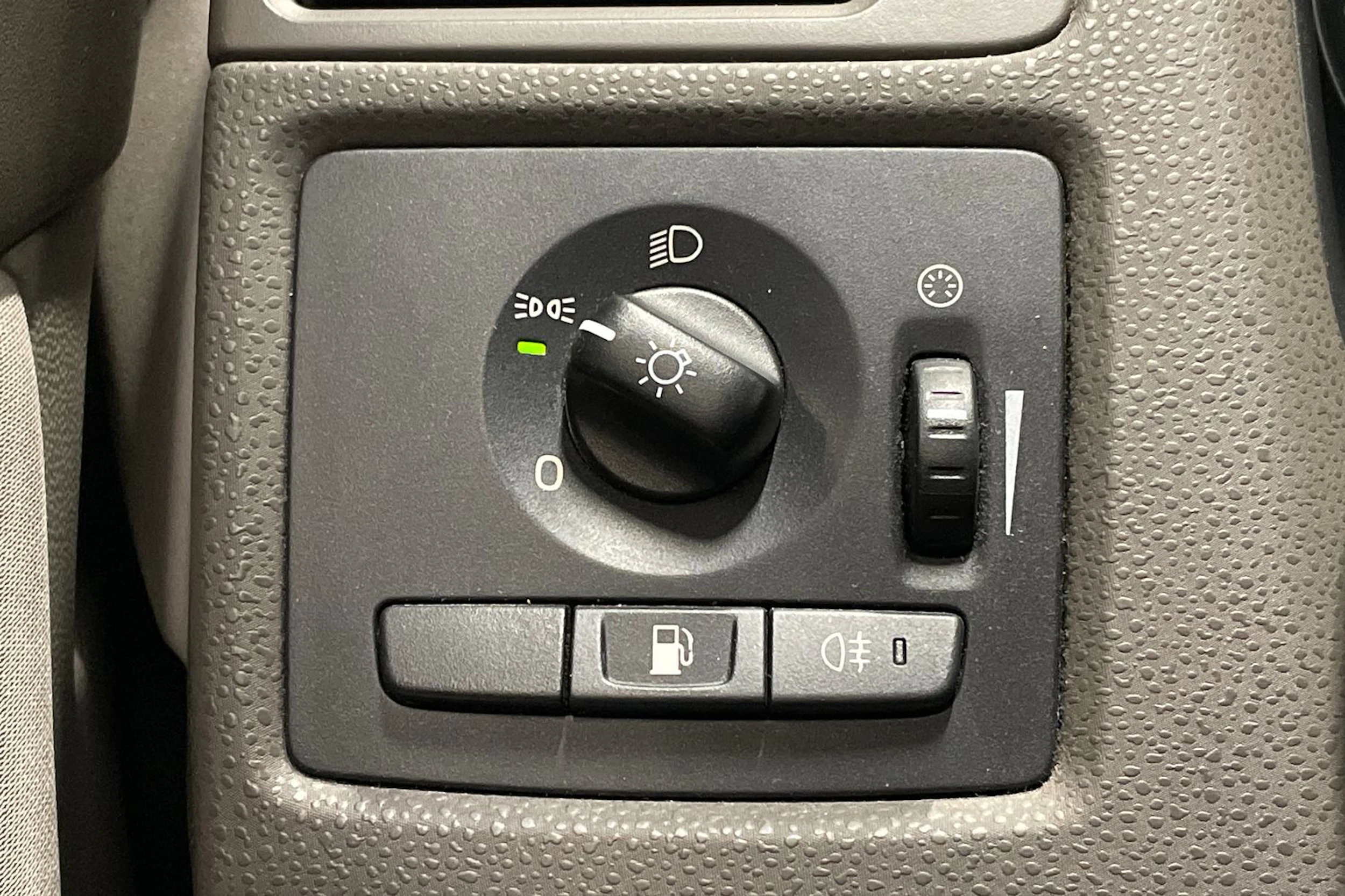 valkoinen Volvo S40 2011 kuva 24.