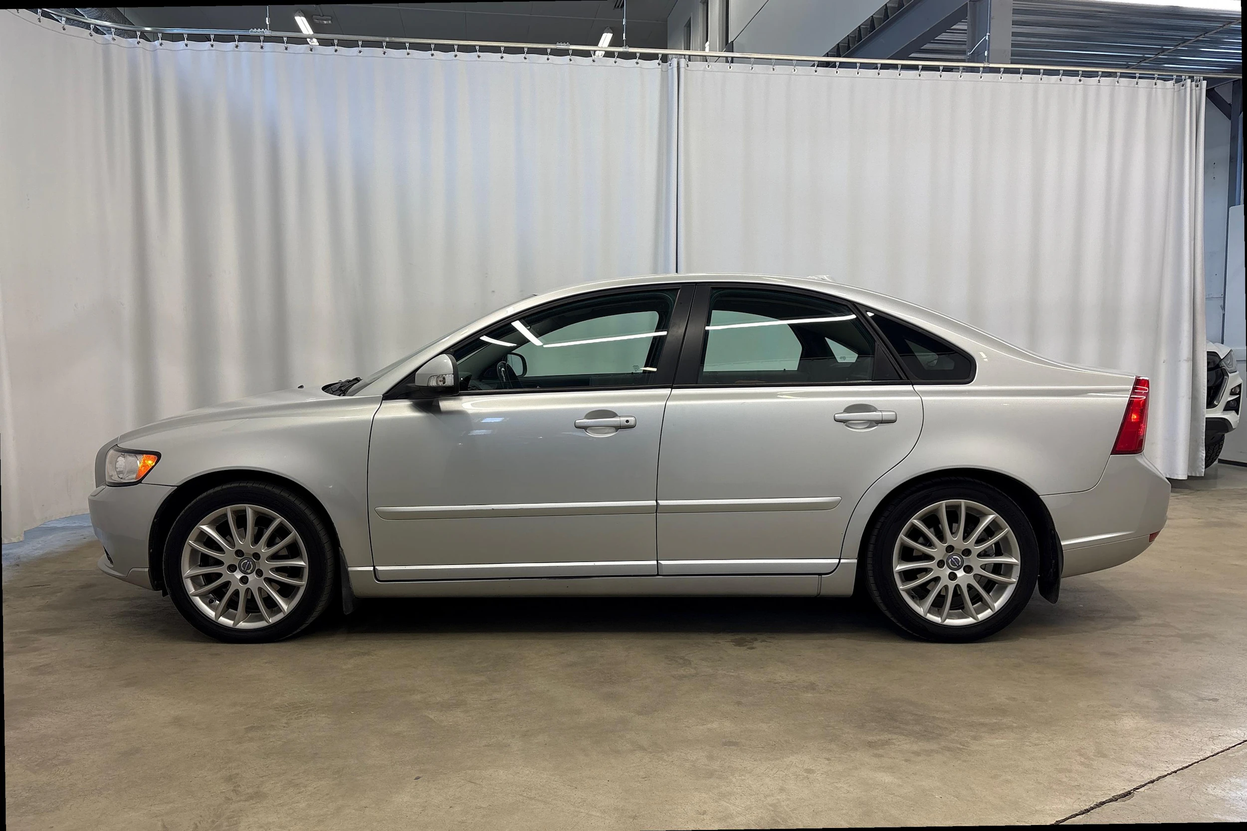 harmaa Volvo S40 2011 kuva 3.