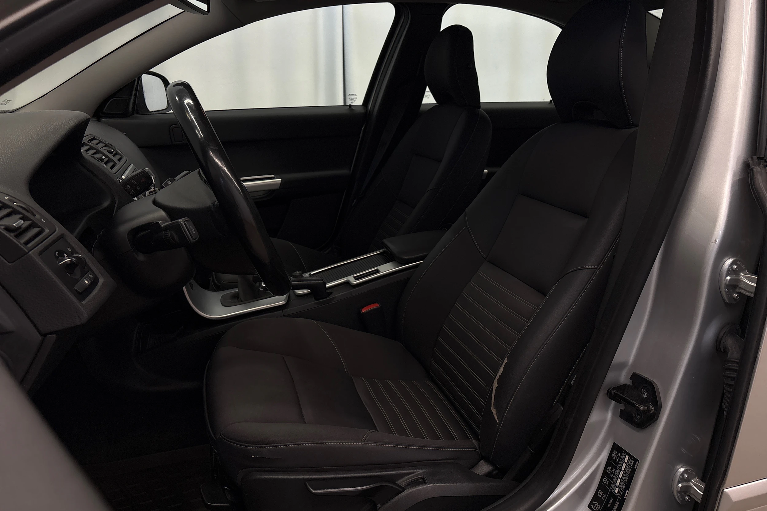 harmaa Volvo S40 2011 kuva 7.