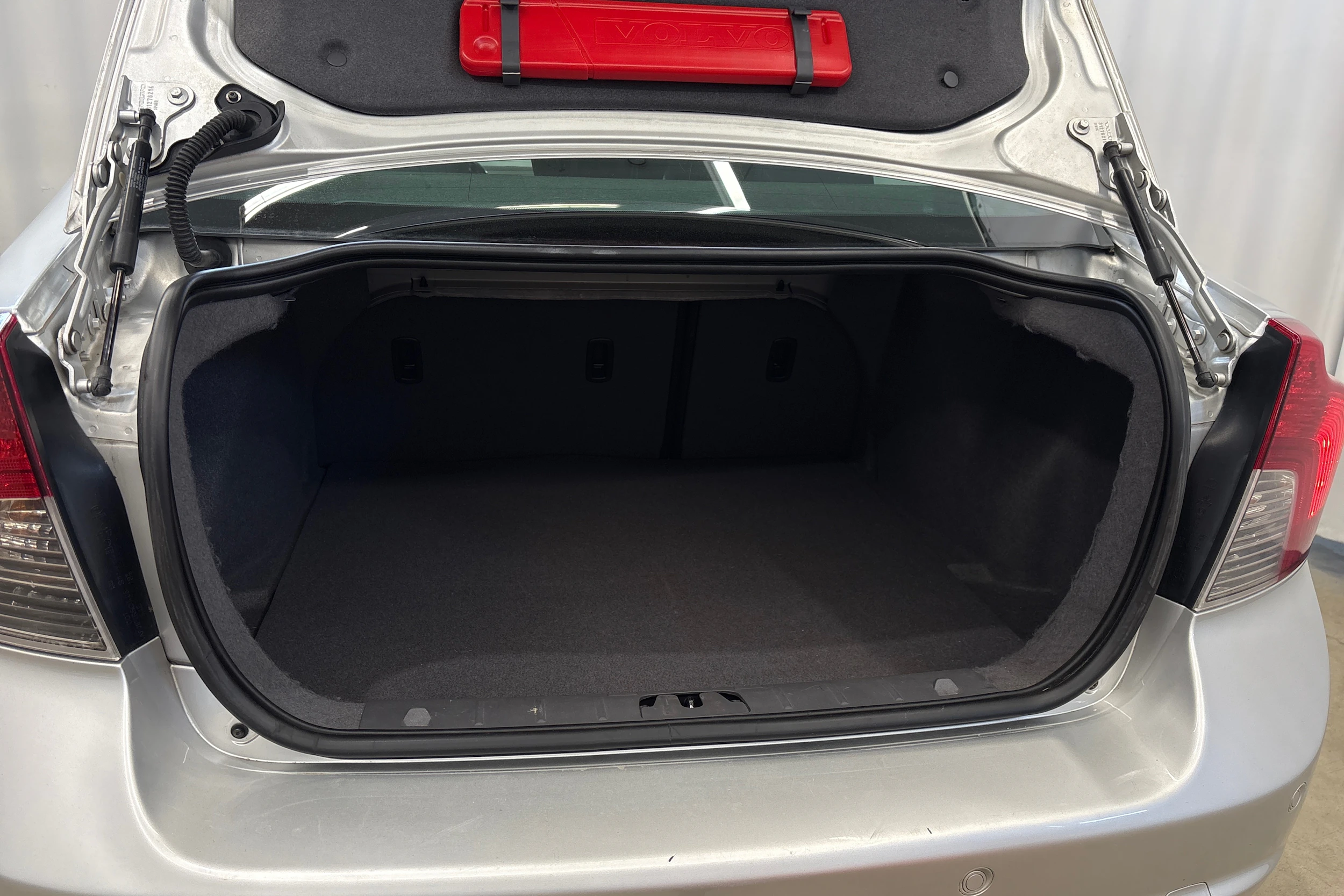 harmaa Volvo S40 2011 kuva 9.