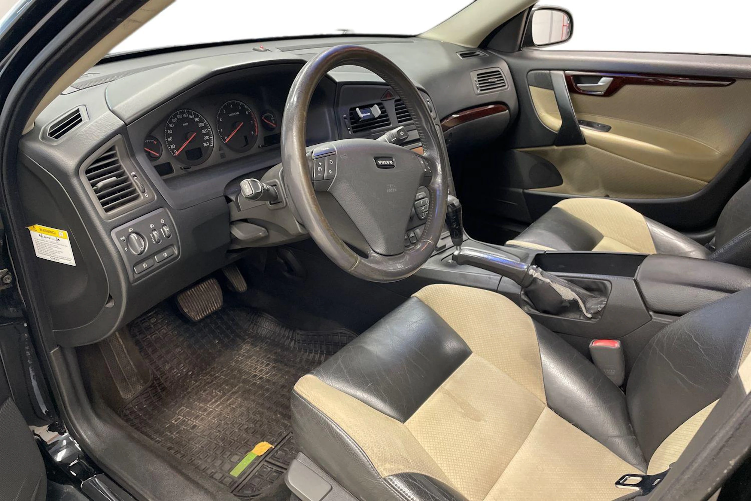 Musta Volvo S60 2000 kuva 6.