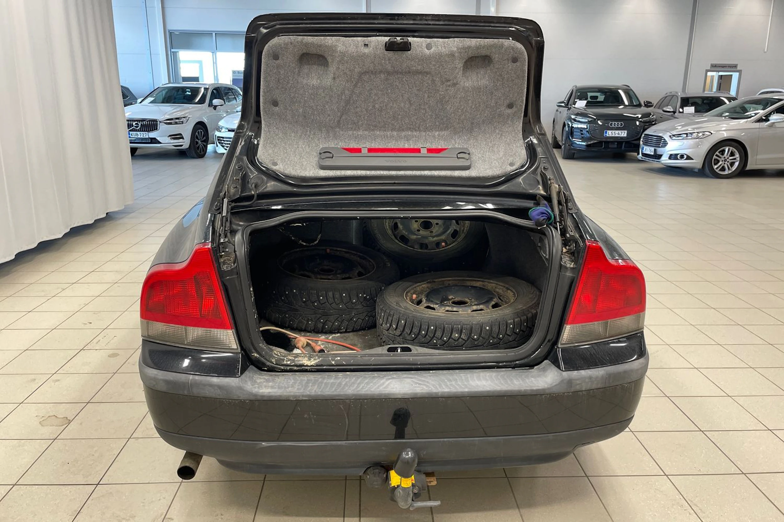 Musta Volvo S60 2000 kuva 12.