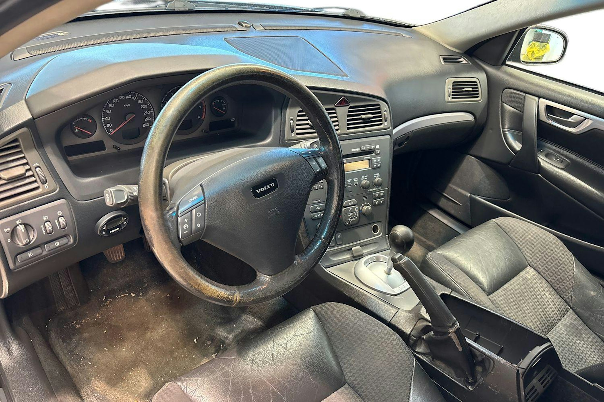 Musta Volvo S60 2001 kuva 6.