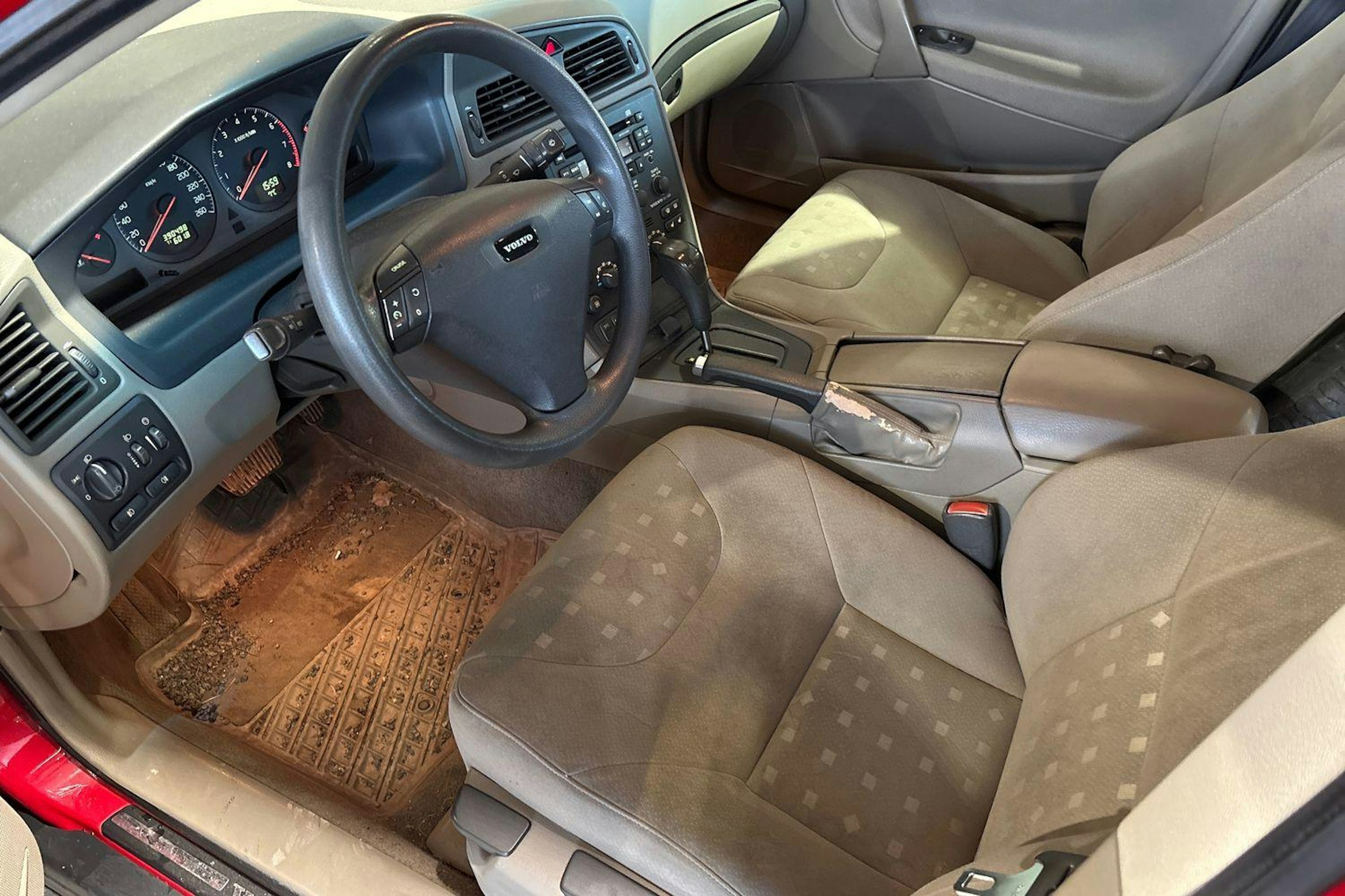 punainen Volvo S60 2002 kuva 6.