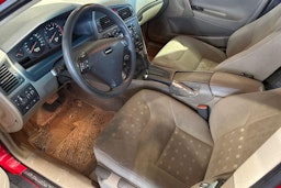 punainen Volvo S60 2002 kuva 6.