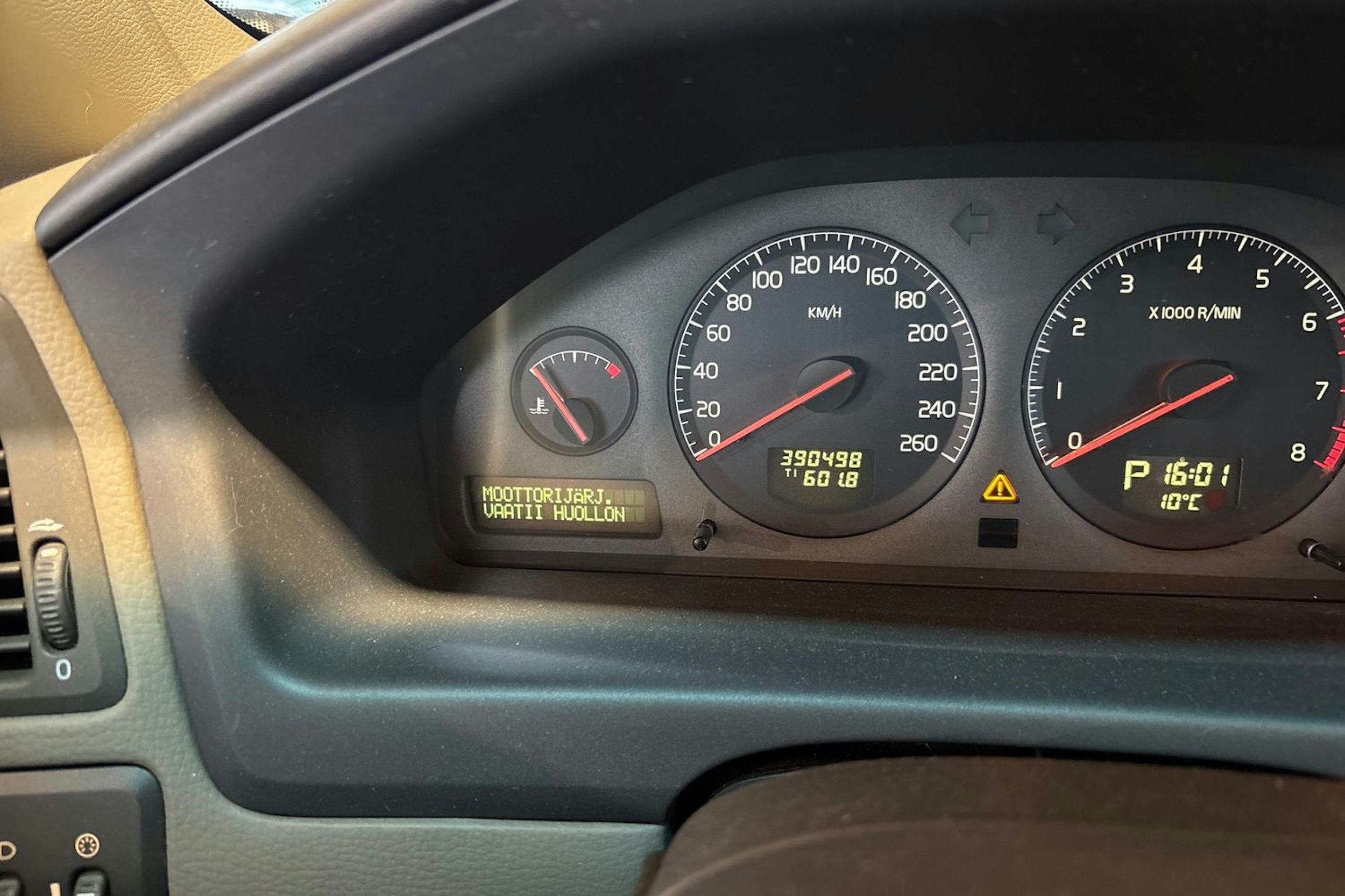 punainen Volvo S60 2002 kuva 13.