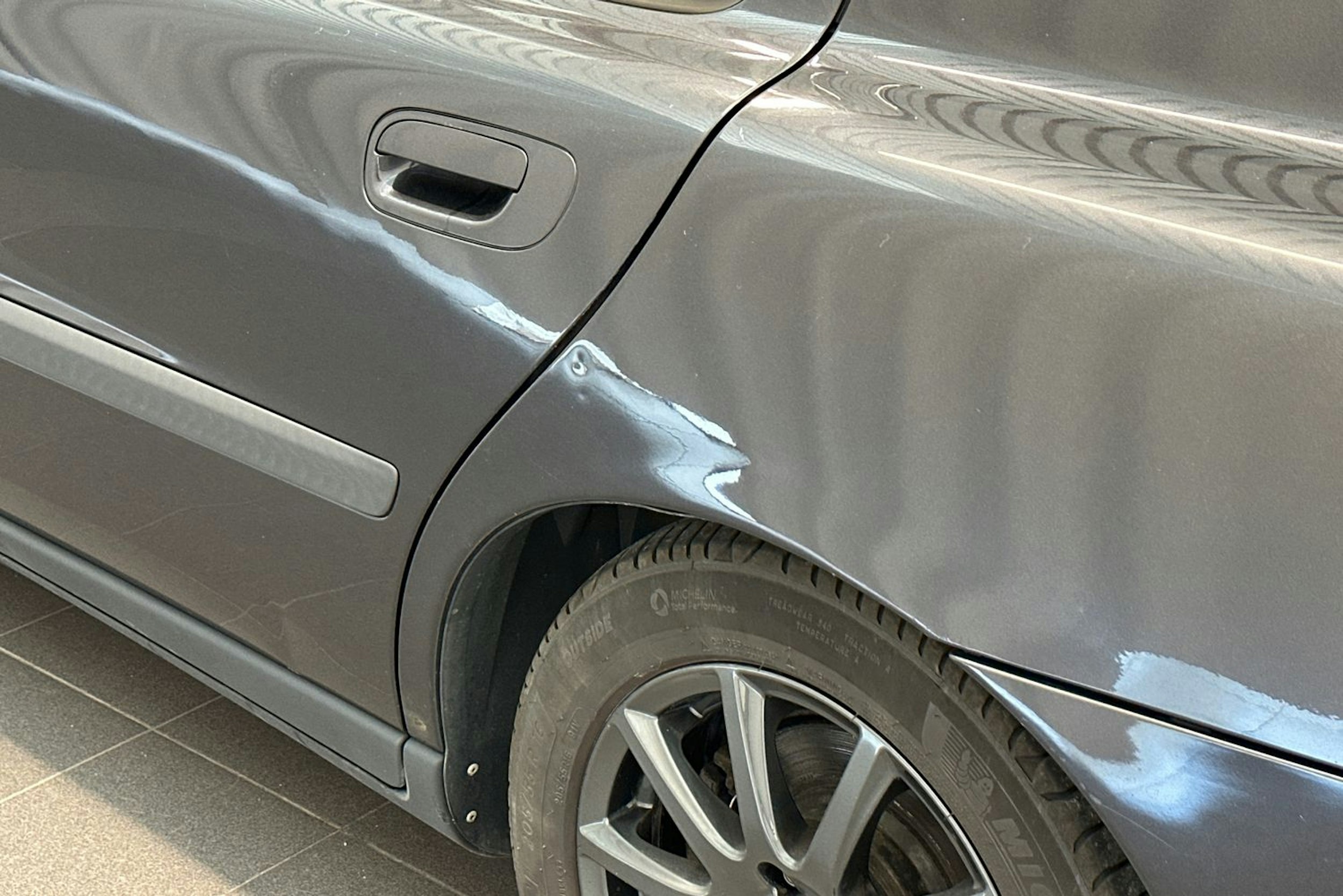Musta Volvo S60 2002 kuva 26.