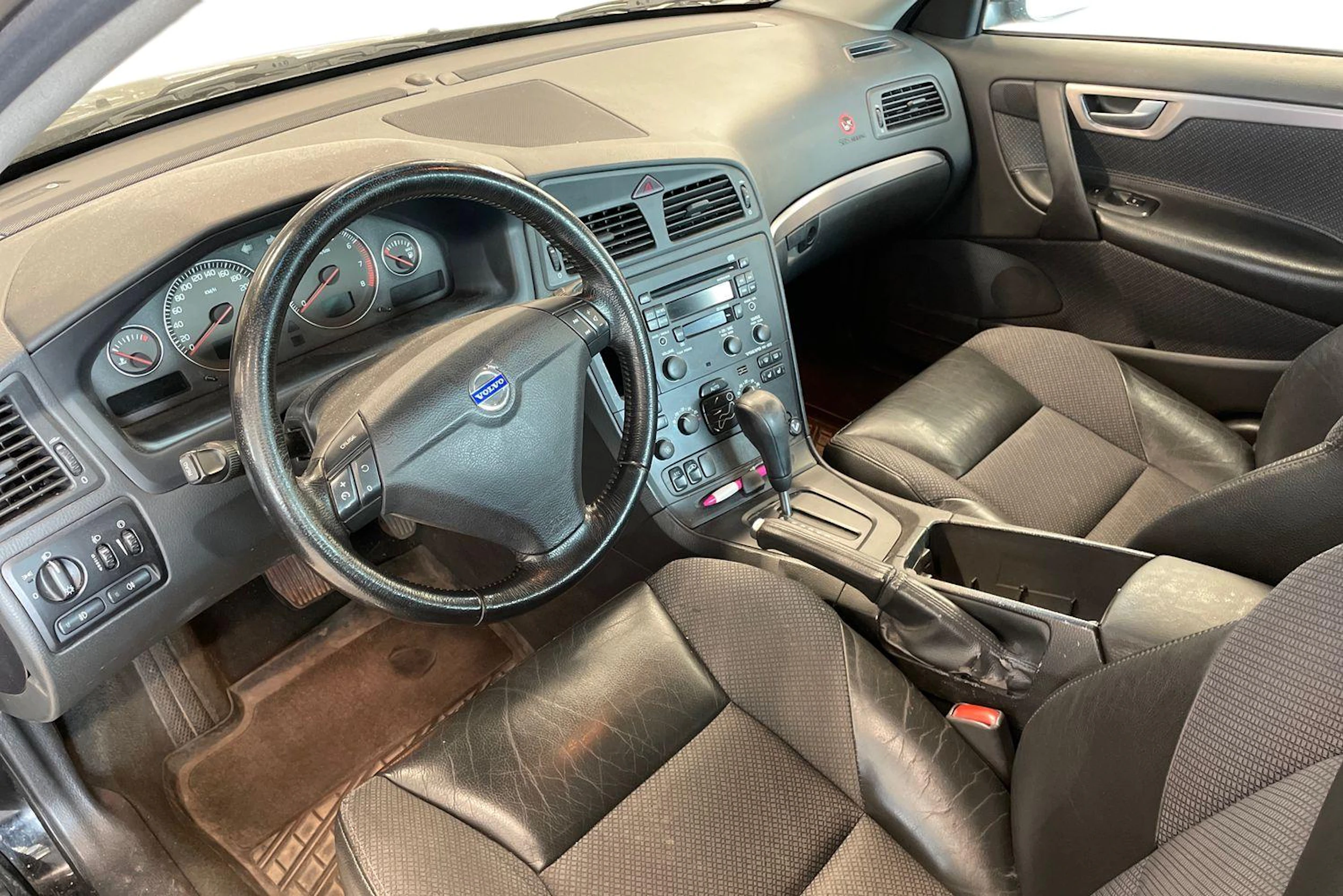 Musta Volvo S60 2004 kuva 3.