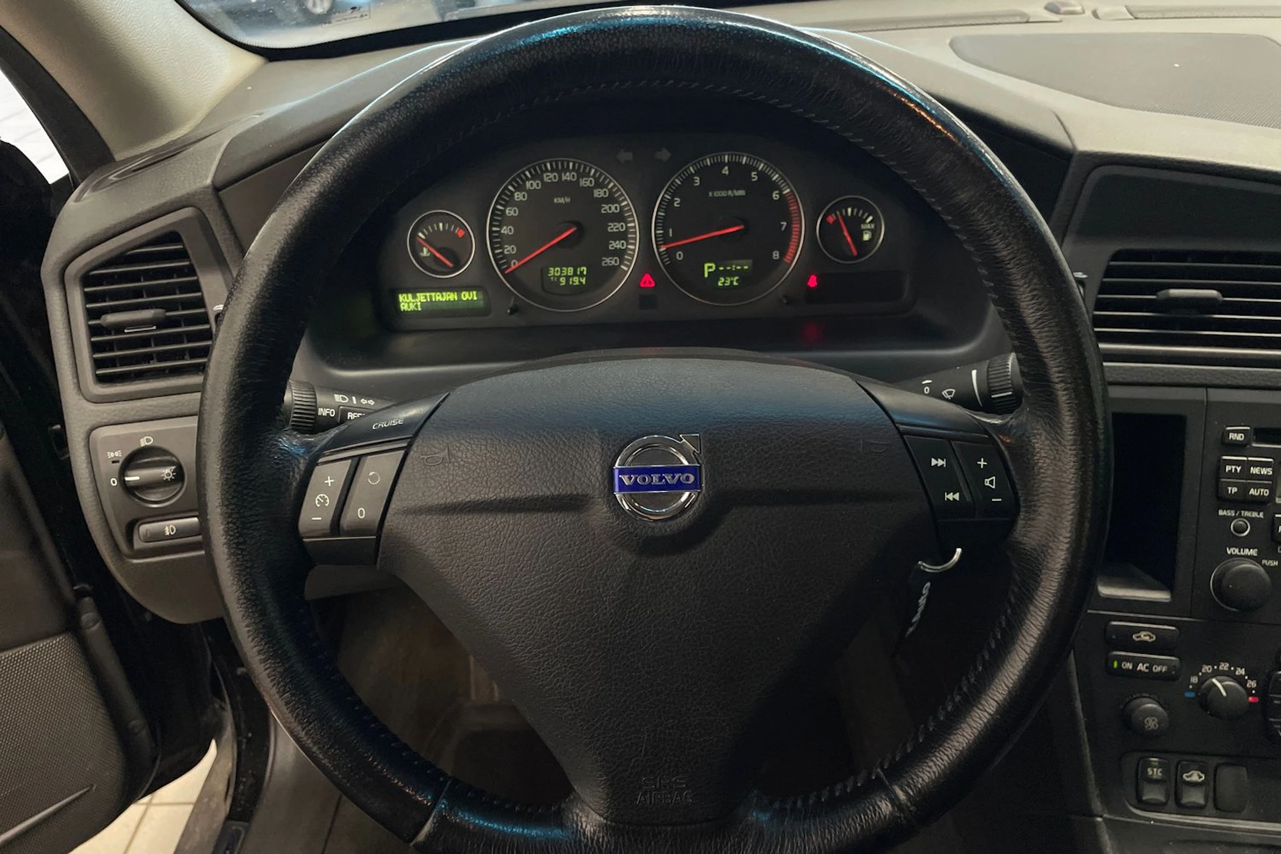 Musta Volvo S60 2004 kuva 12.