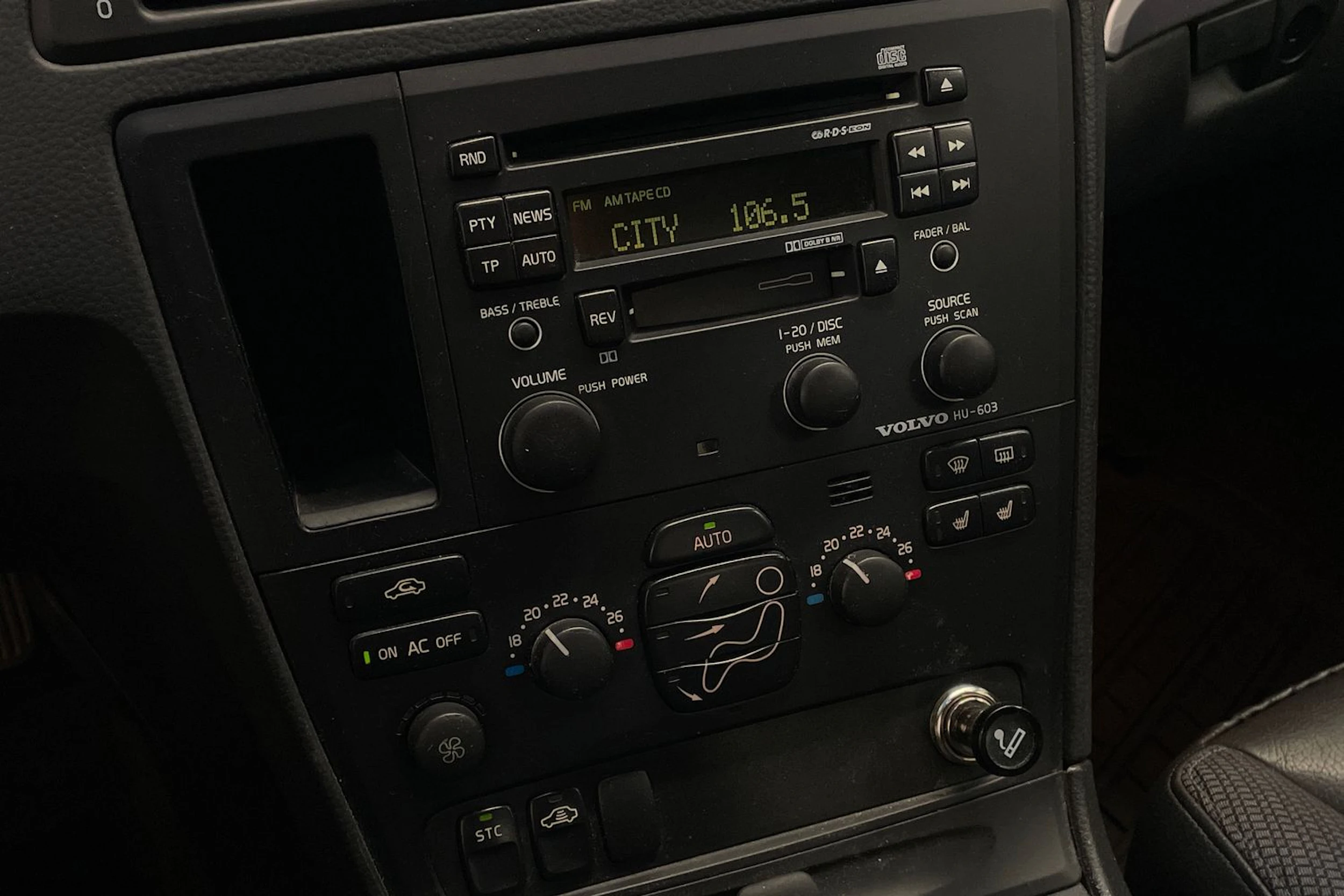 Musta Volvo S60 2004 kuva 16.