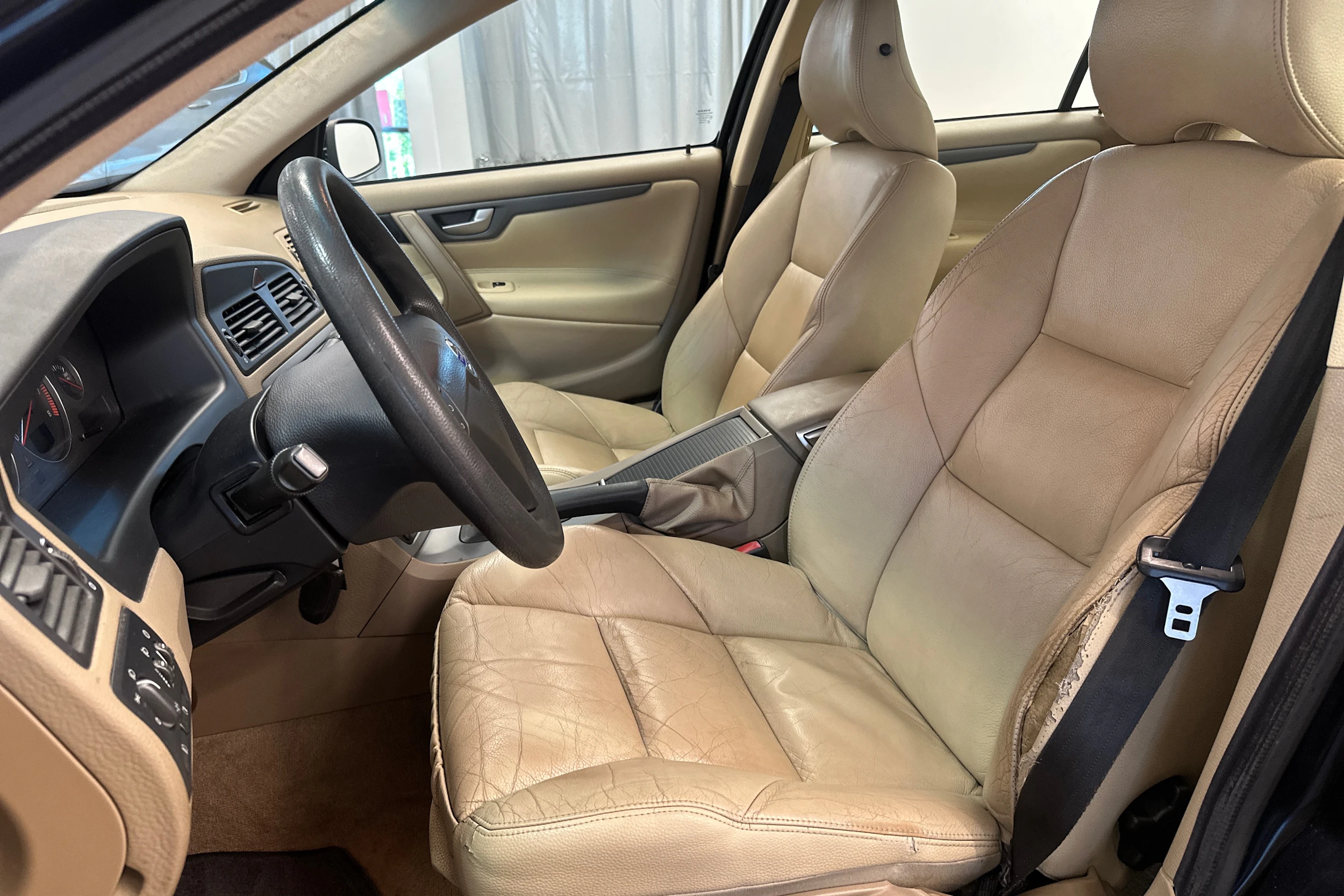 musta Volvo S60 2006 kuva 19.