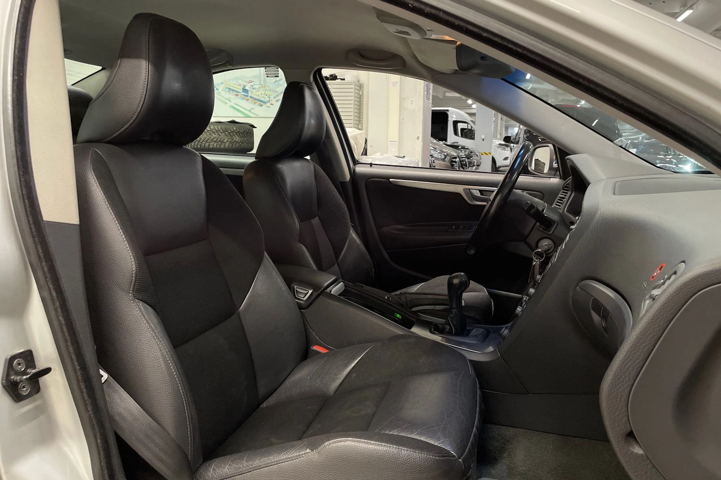 harmaa Volvo S60 2006 kuva 19.